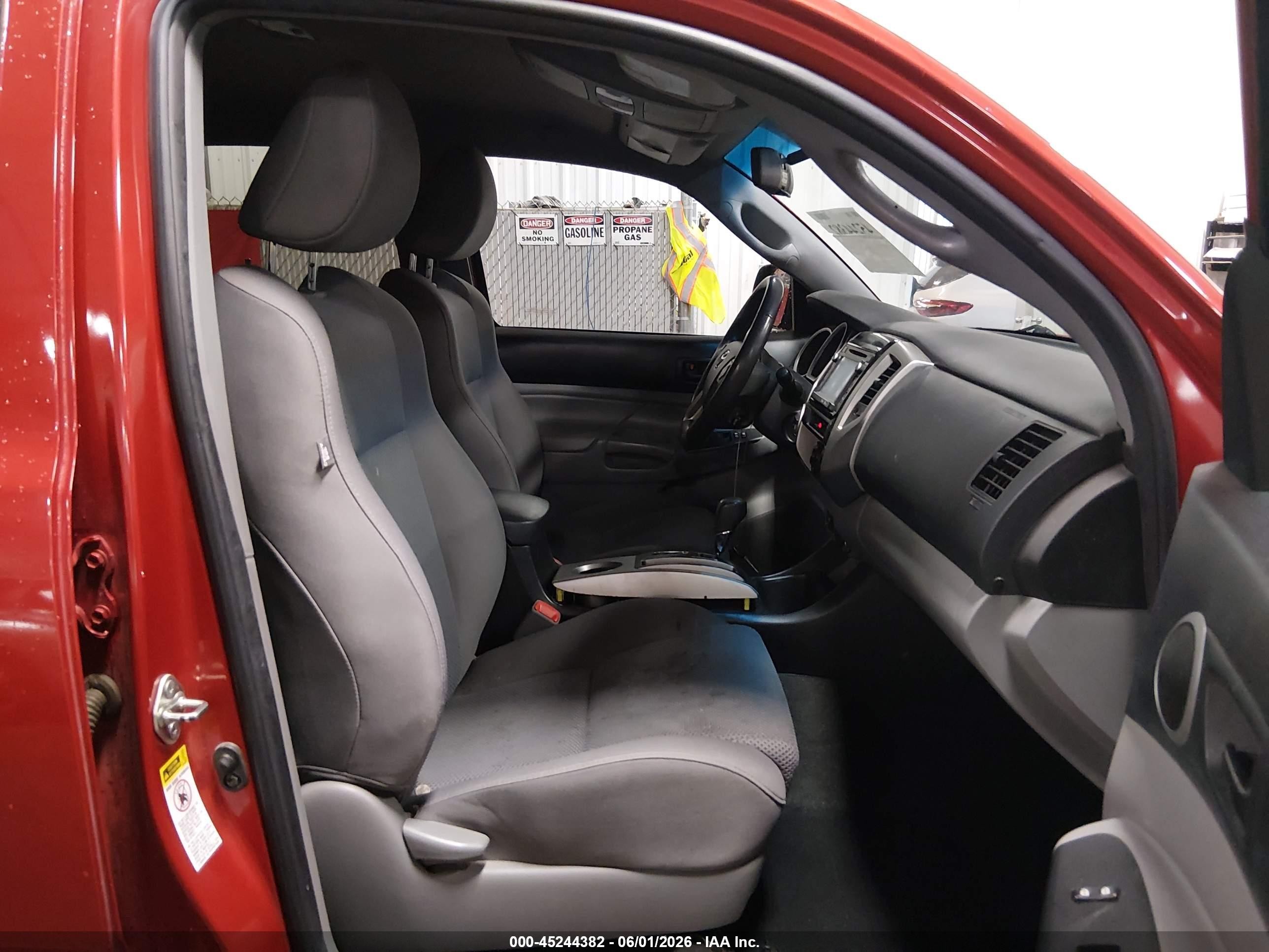 2014 Toyota Tacoma Base V6 Red vin: 3TMLU4EN6EM142080