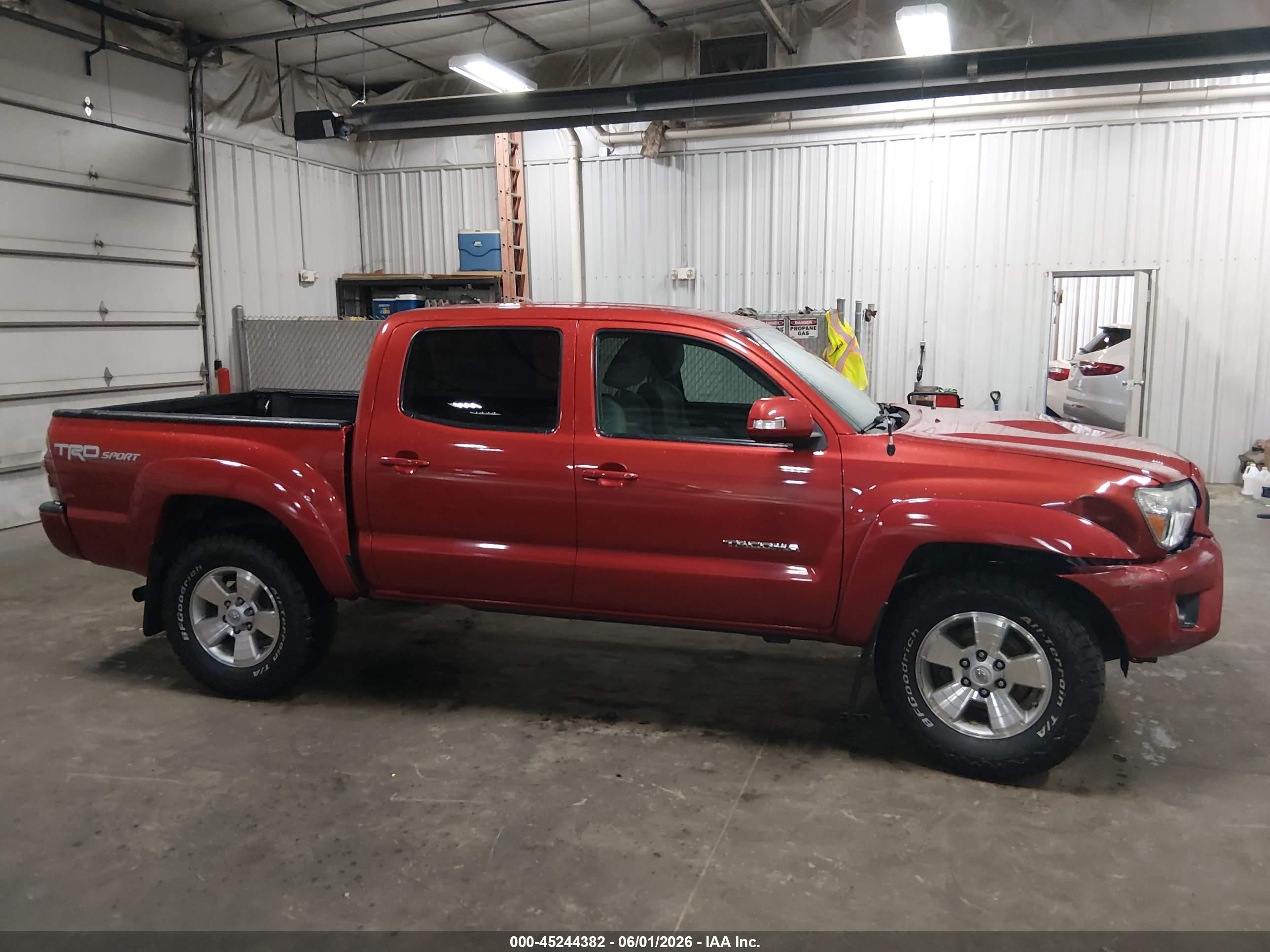 2014 Toyota Tacoma Base V6 Red vin: 3TMLU4EN6EM142080