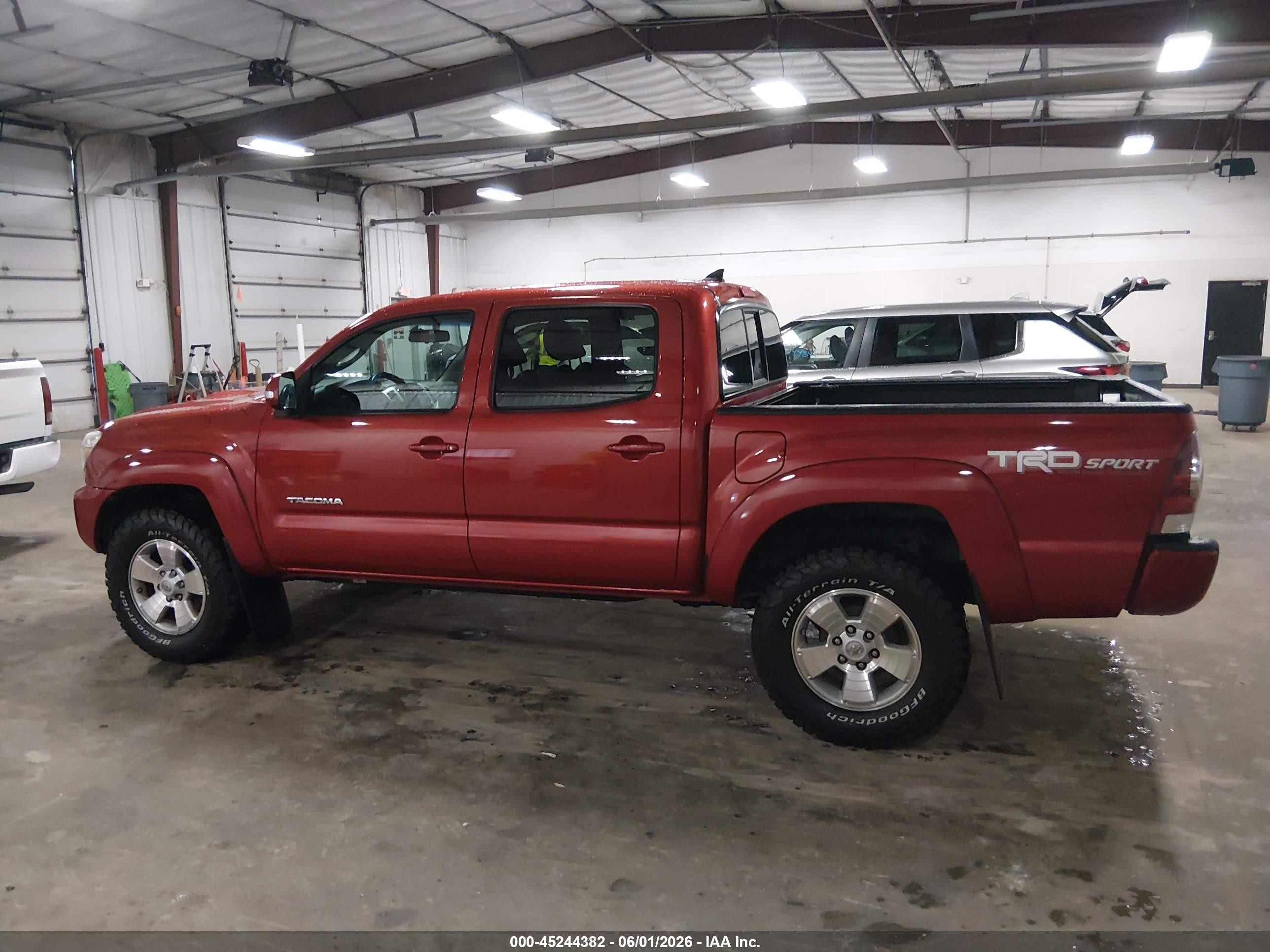 2014 Toyota Tacoma Base V6 Red vin: 3TMLU4EN6EM142080