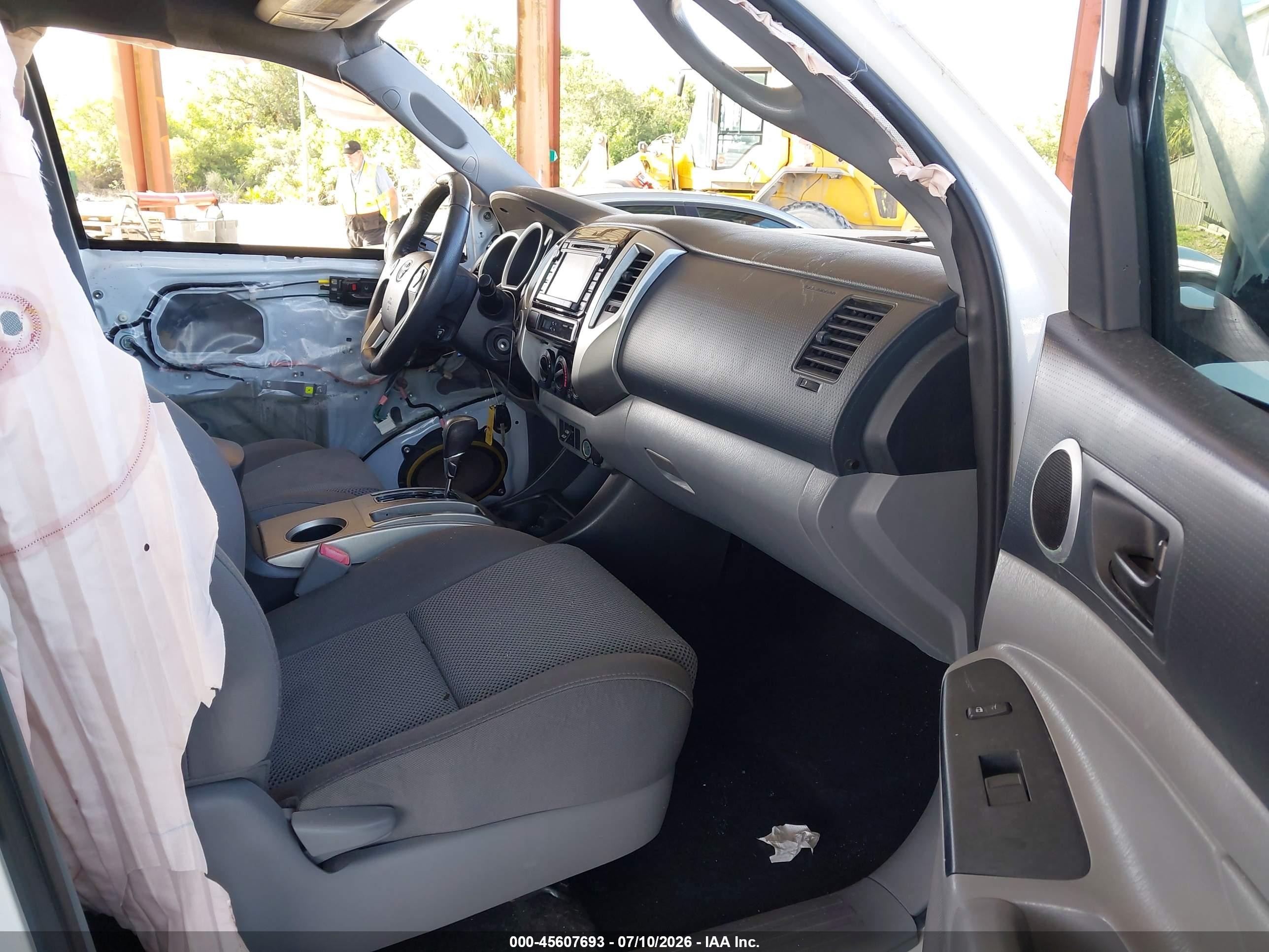 2014 Toyota Tacoma Base V6 White vin: 3TMLU4EN6EM162216