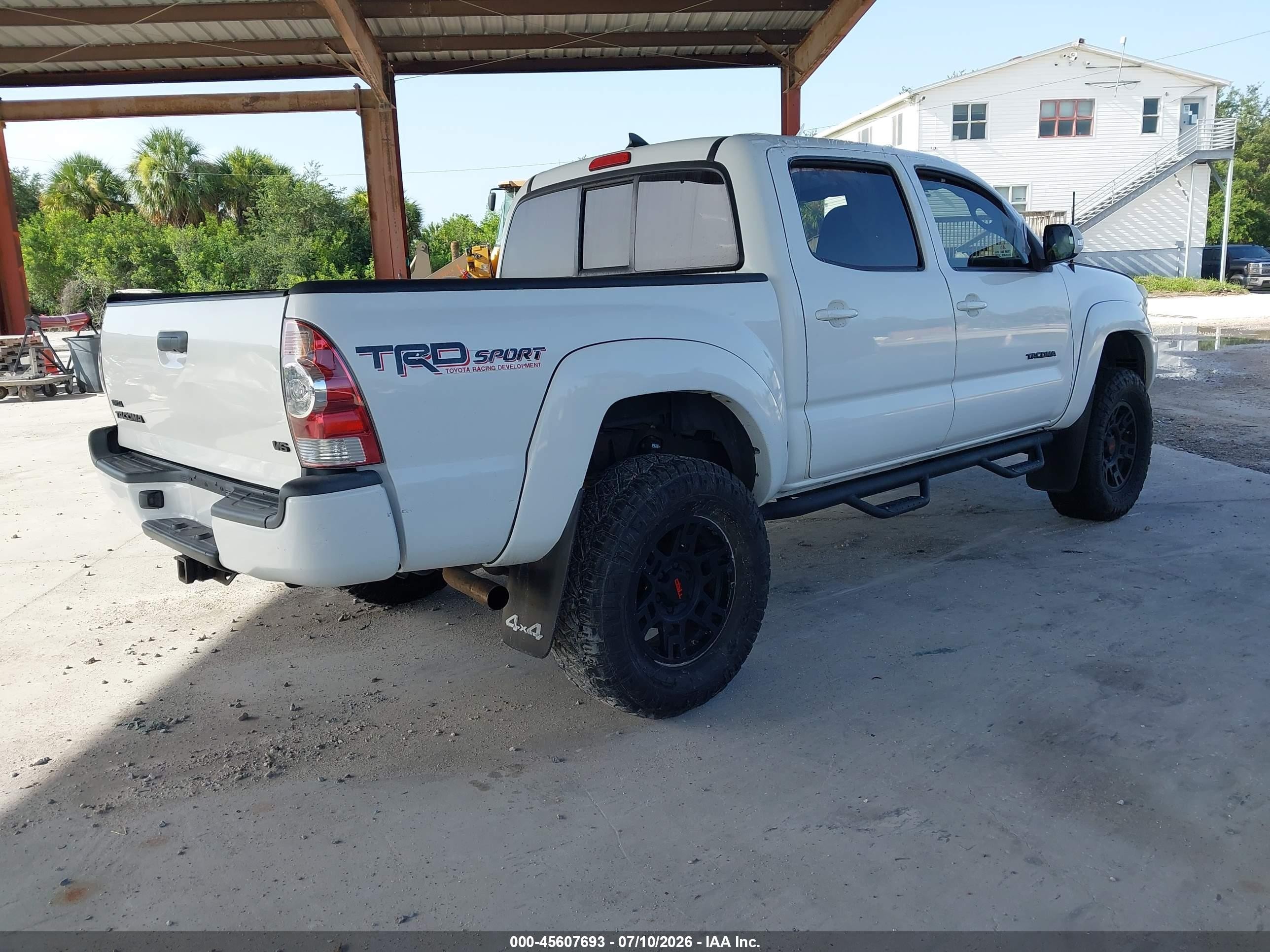 2014 Toyota Tacoma Base V6 White vin: 3TMLU4EN6EM162216