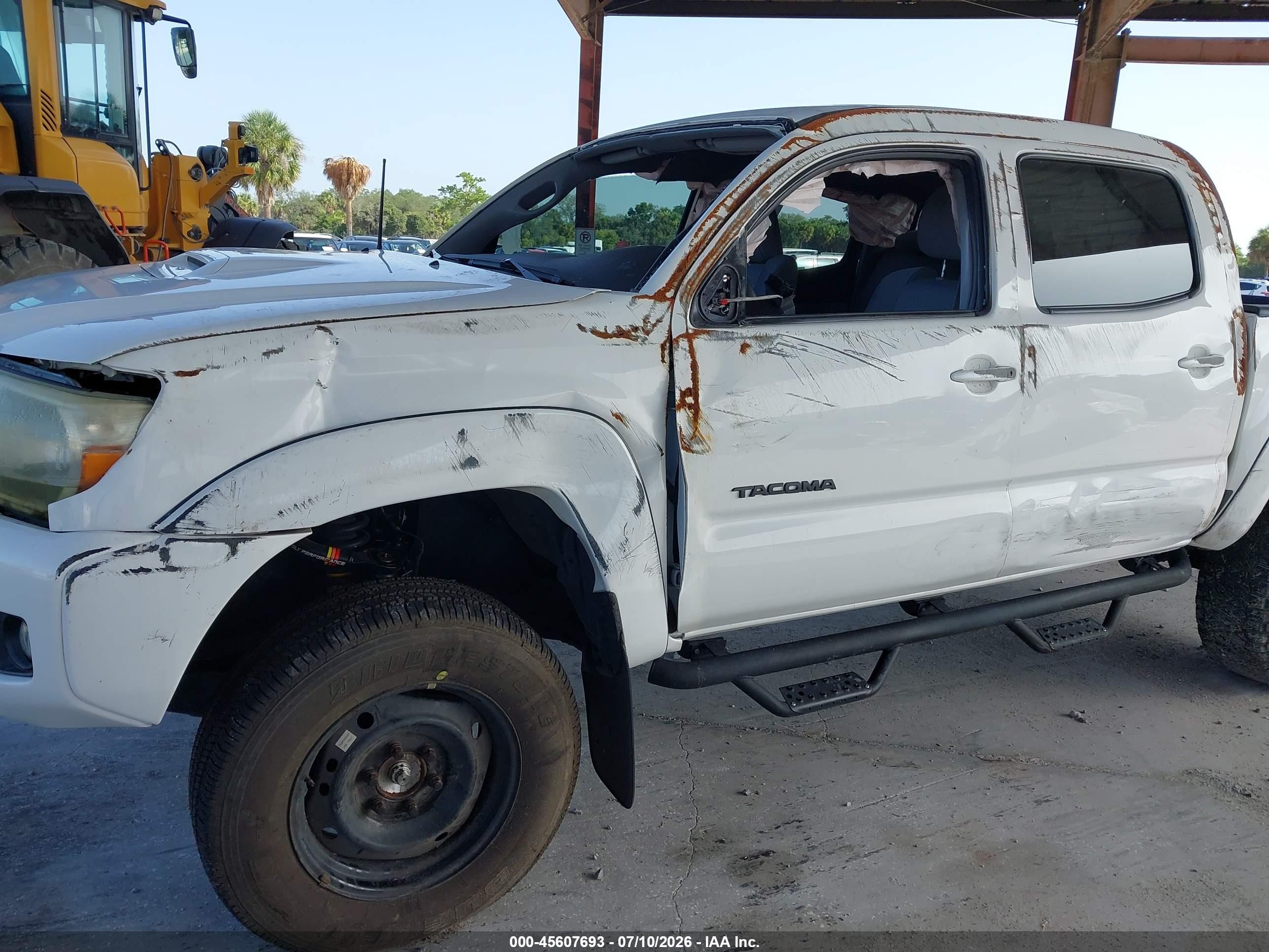 2014 Toyota Tacoma Base V6 White vin: 3TMLU4EN6EM162216