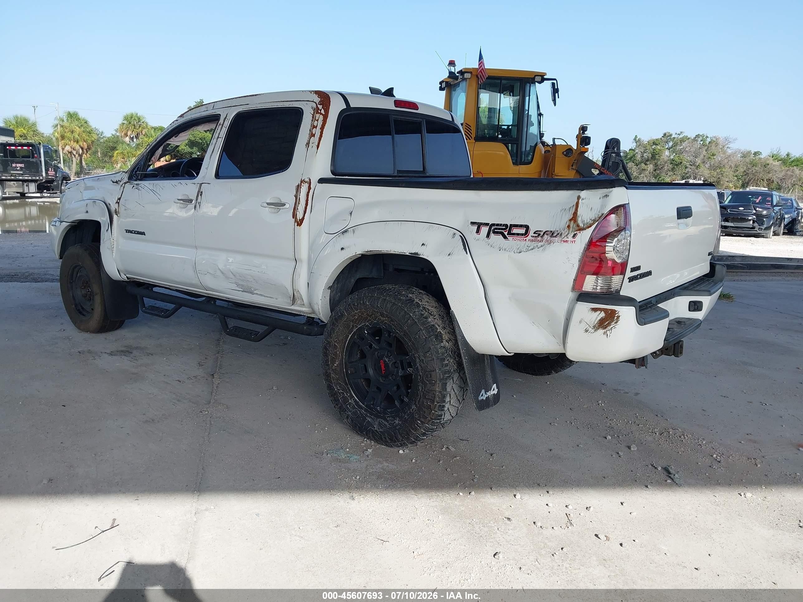 2014 Toyota Tacoma Base V6 White vin: 3TMLU4EN6EM162216
