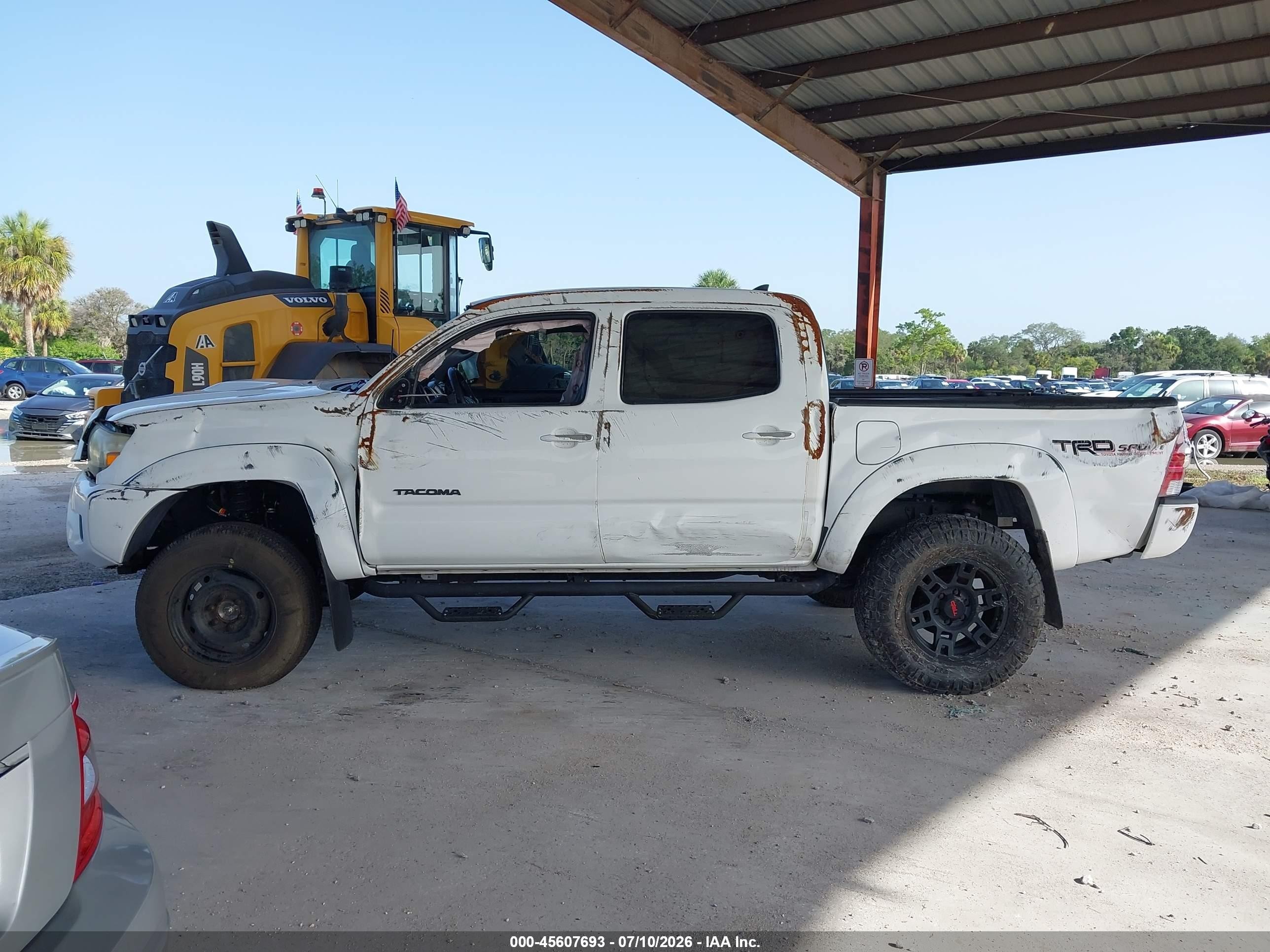 2014 Toyota Tacoma Base V6 White vin: 3TMLU4EN6EM162216