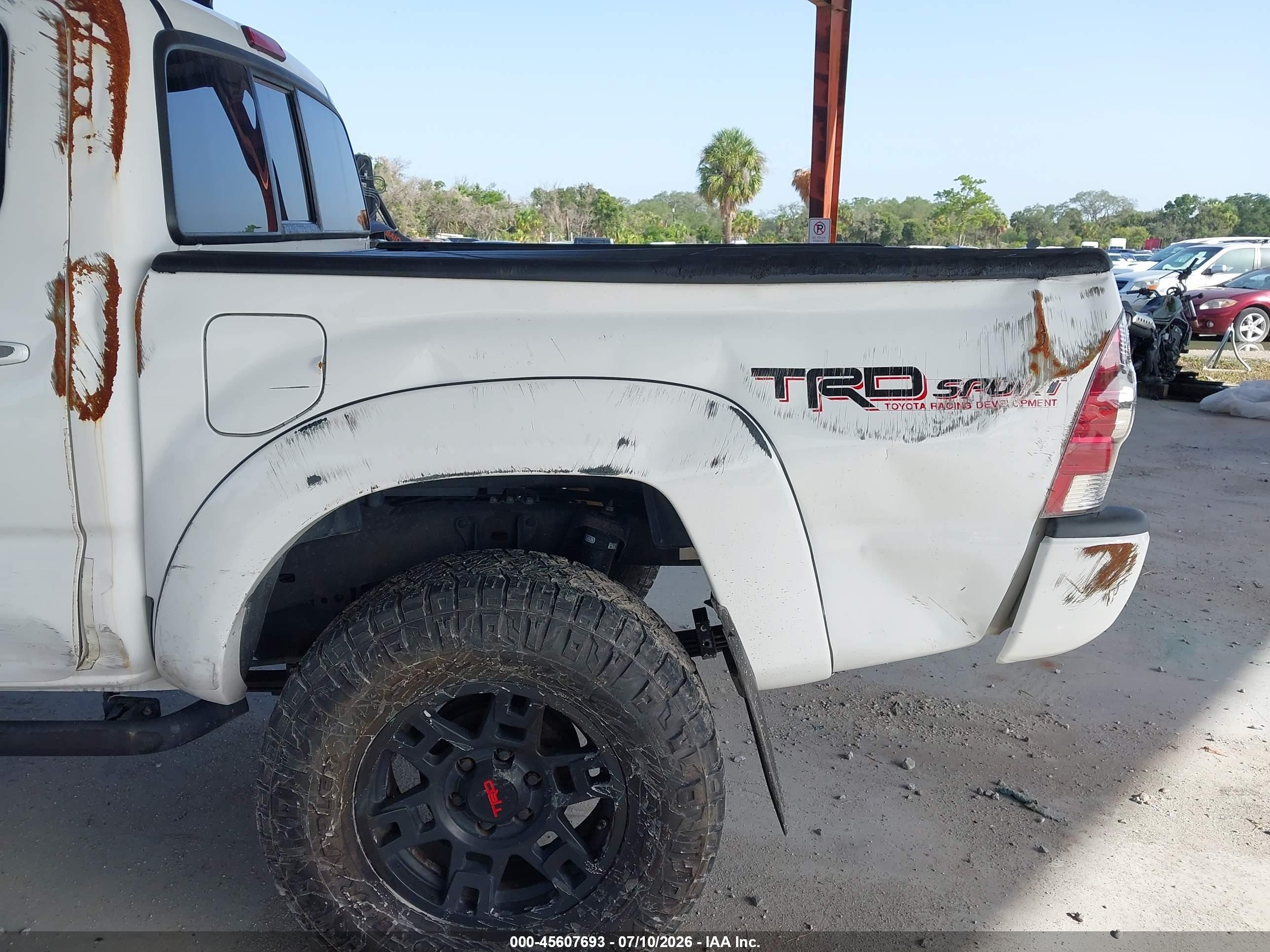 2014 Toyota Tacoma Base V6 White vin: 3TMLU4EN6EM162216
