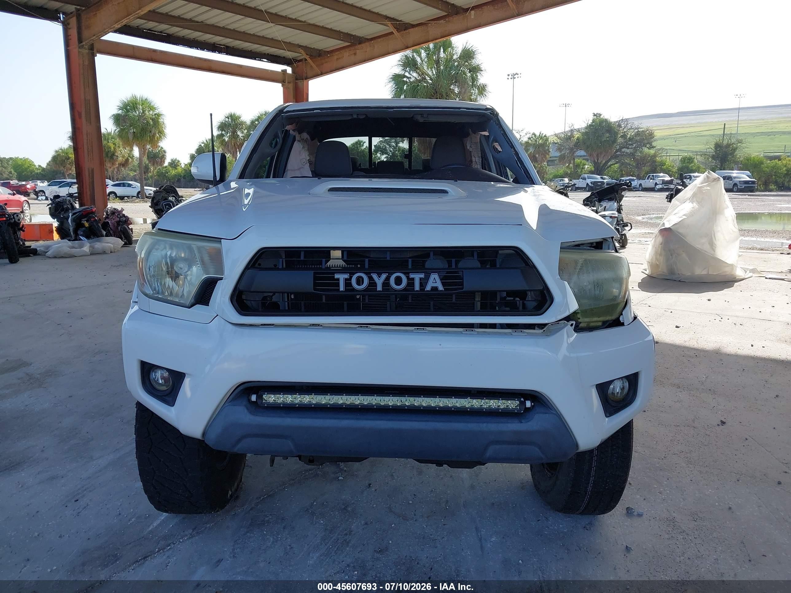 2014 Toyota Tacoma Base V6 White vin: 3TMLU4EN6EM162216