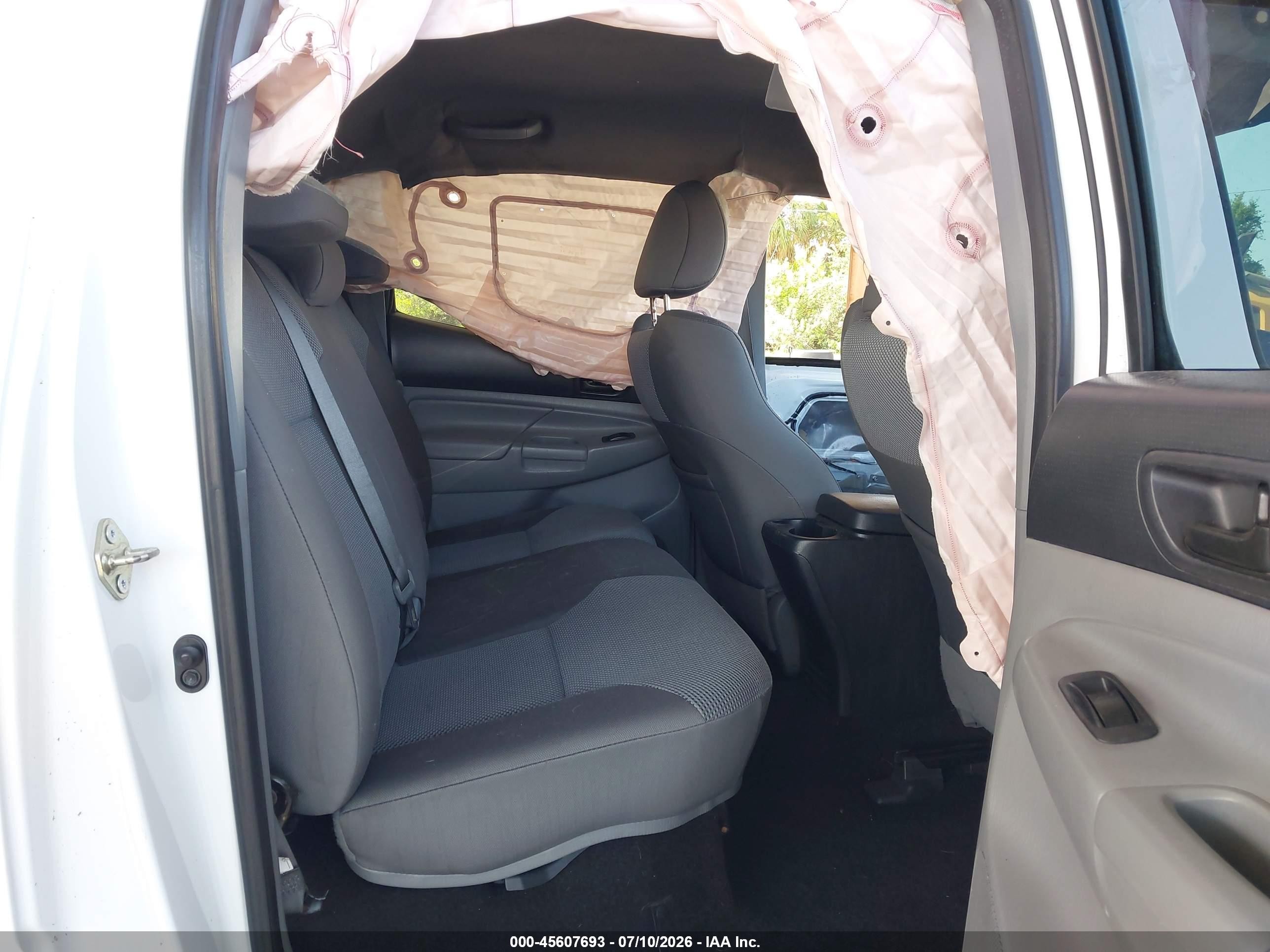 2014 Toyota Tacoma Base V6 White vin: 3TMLU4EN6EM162216