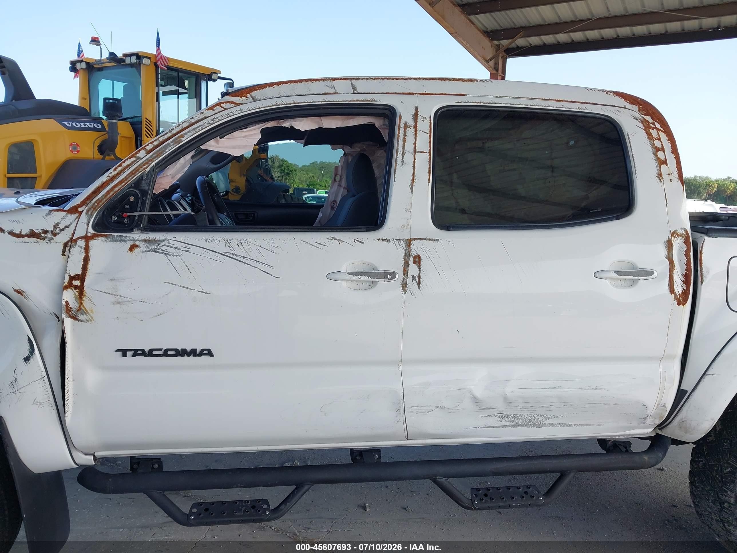 2014 Toyota Tacoma Base V6 White vin: 3TMLU4EN6EM162216
