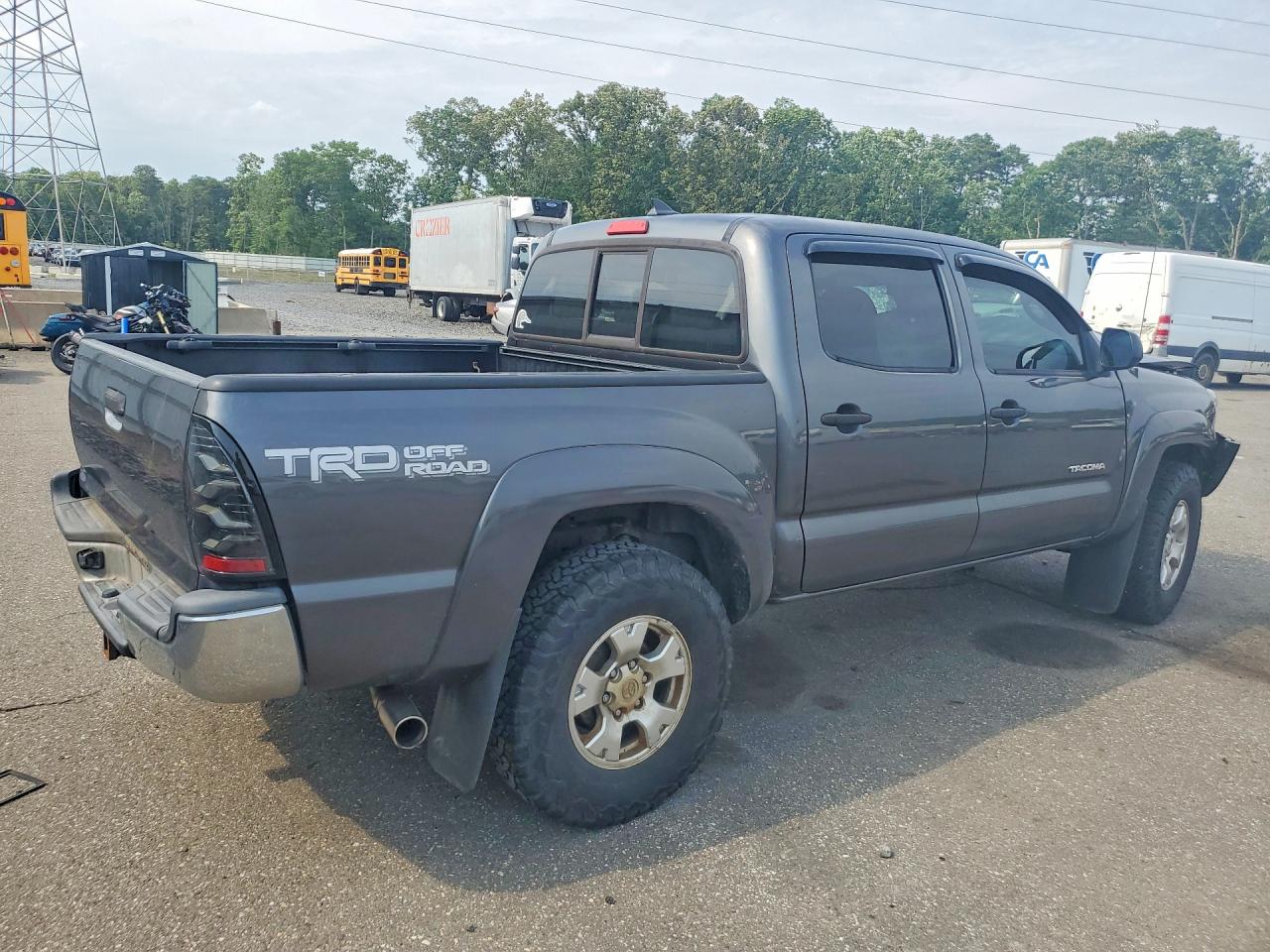 2015 Toyota Tacoma V6 Gray vin: 3TMLU4EN6FM178661