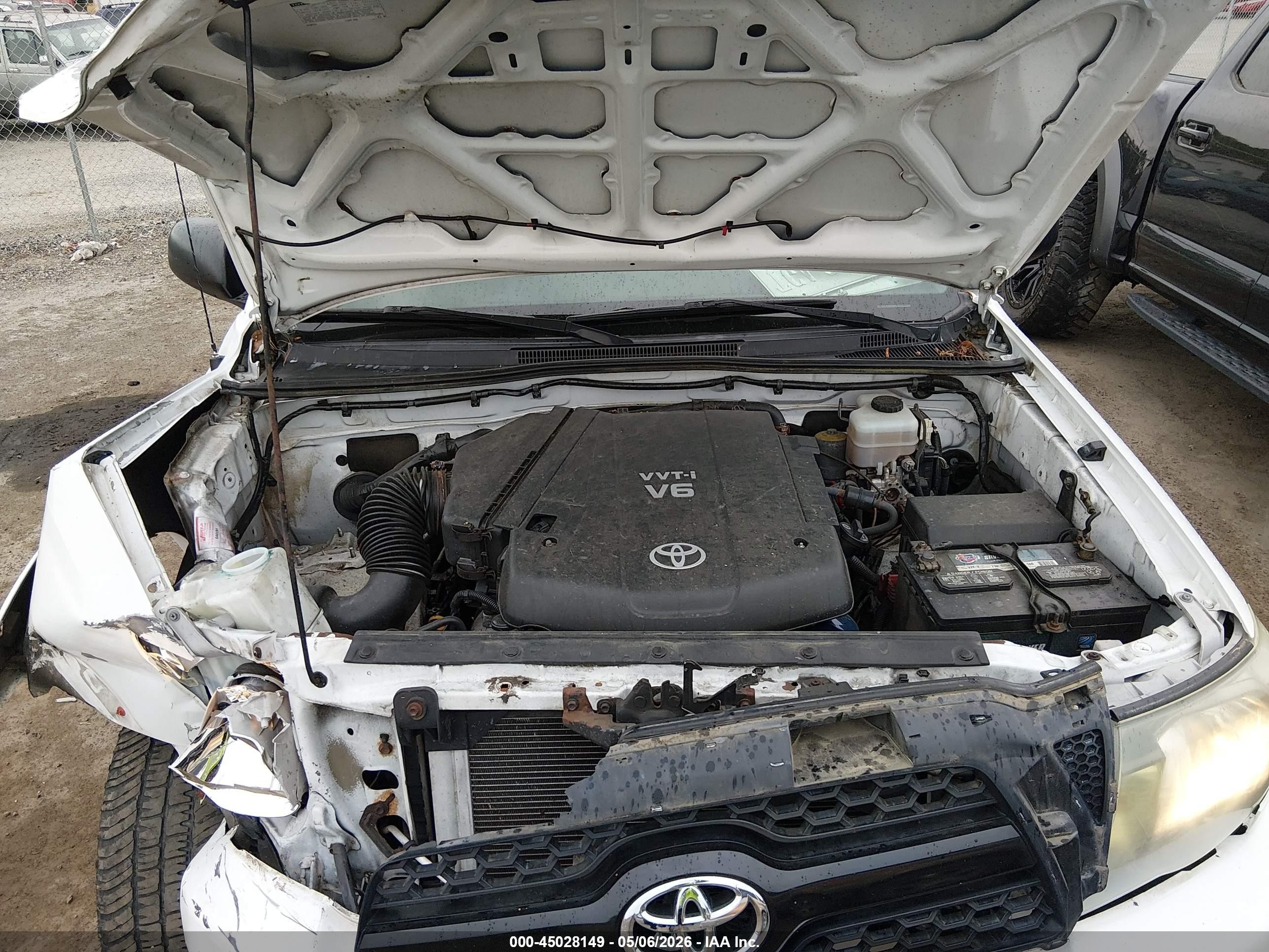 2010 Toyota Tacoma Base V6 White vin: 3TMLU4EN7AM050082