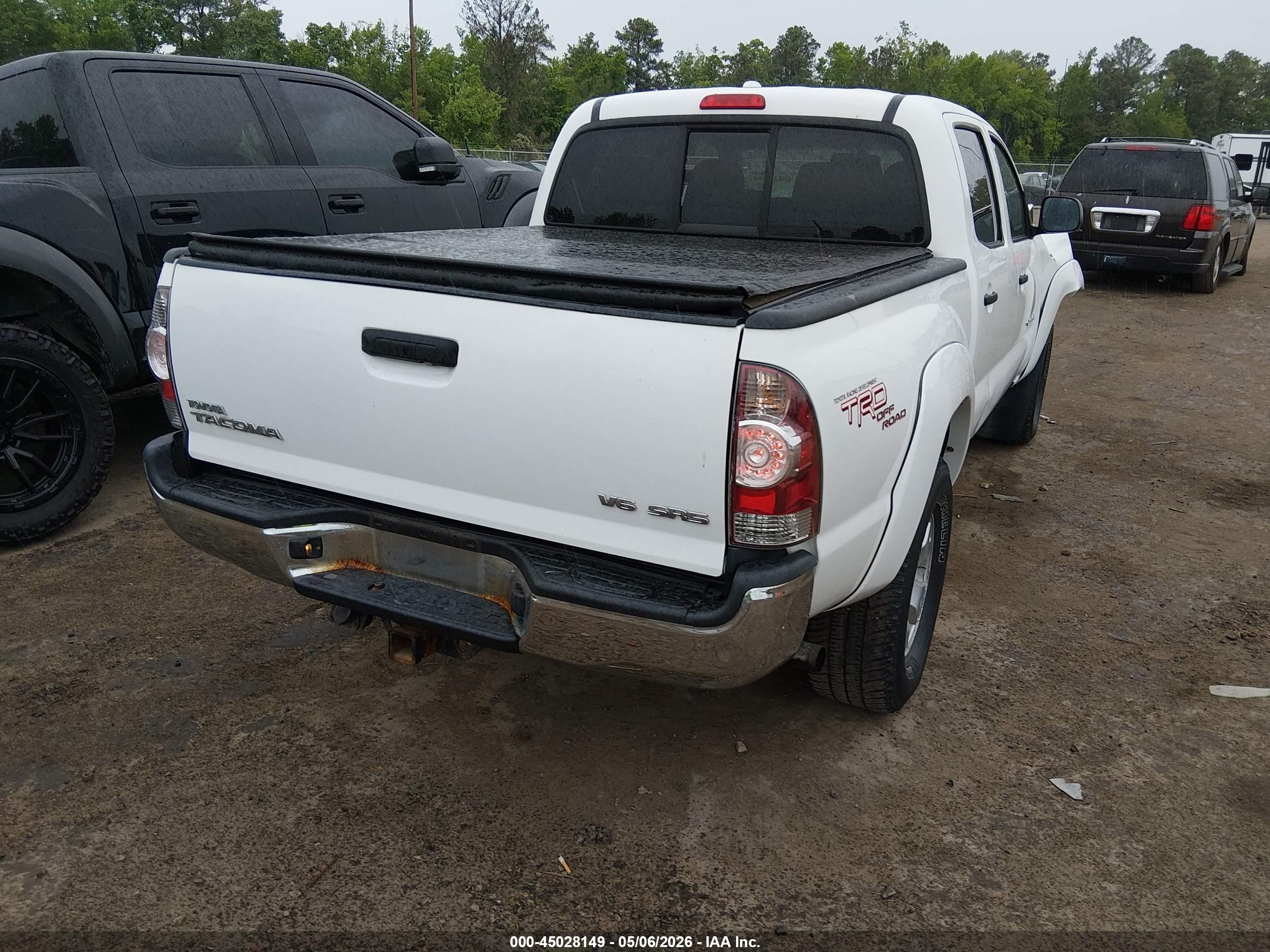 2010 Toyota Tacoma Base V6 White vin: 3TMLU4EN7AM050082