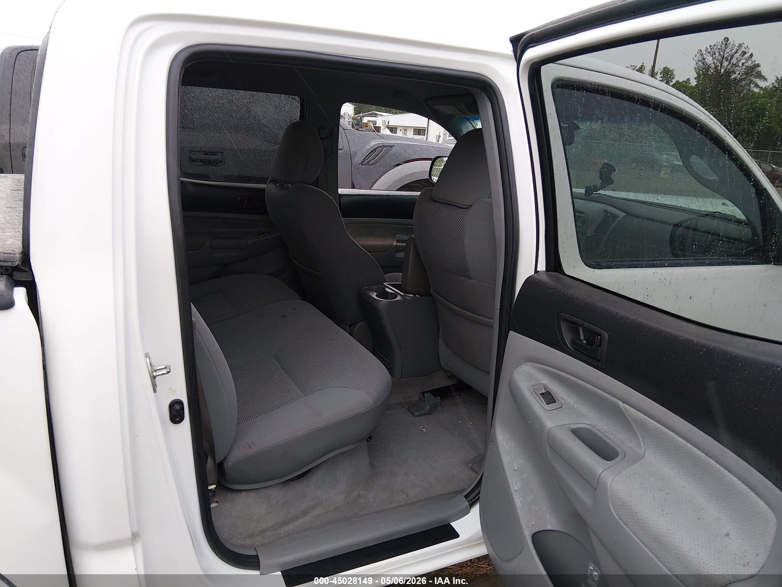 2010 Toyota Tacoma Base V6 White vin: 3TMLU4EN7AM050082