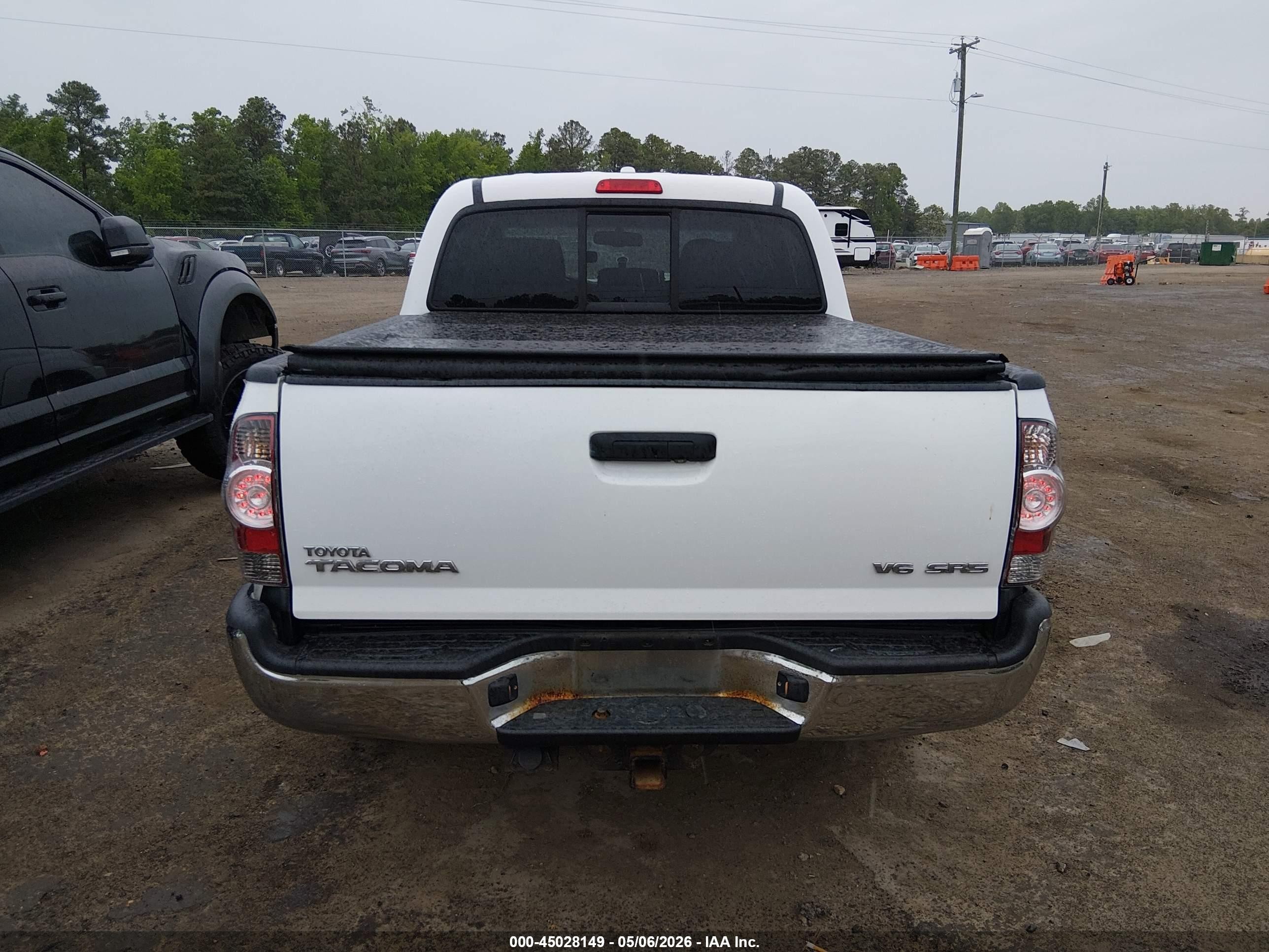 2010 Toyota Tacoma Base V6 White vin: 3TMLU4EN7AM050082