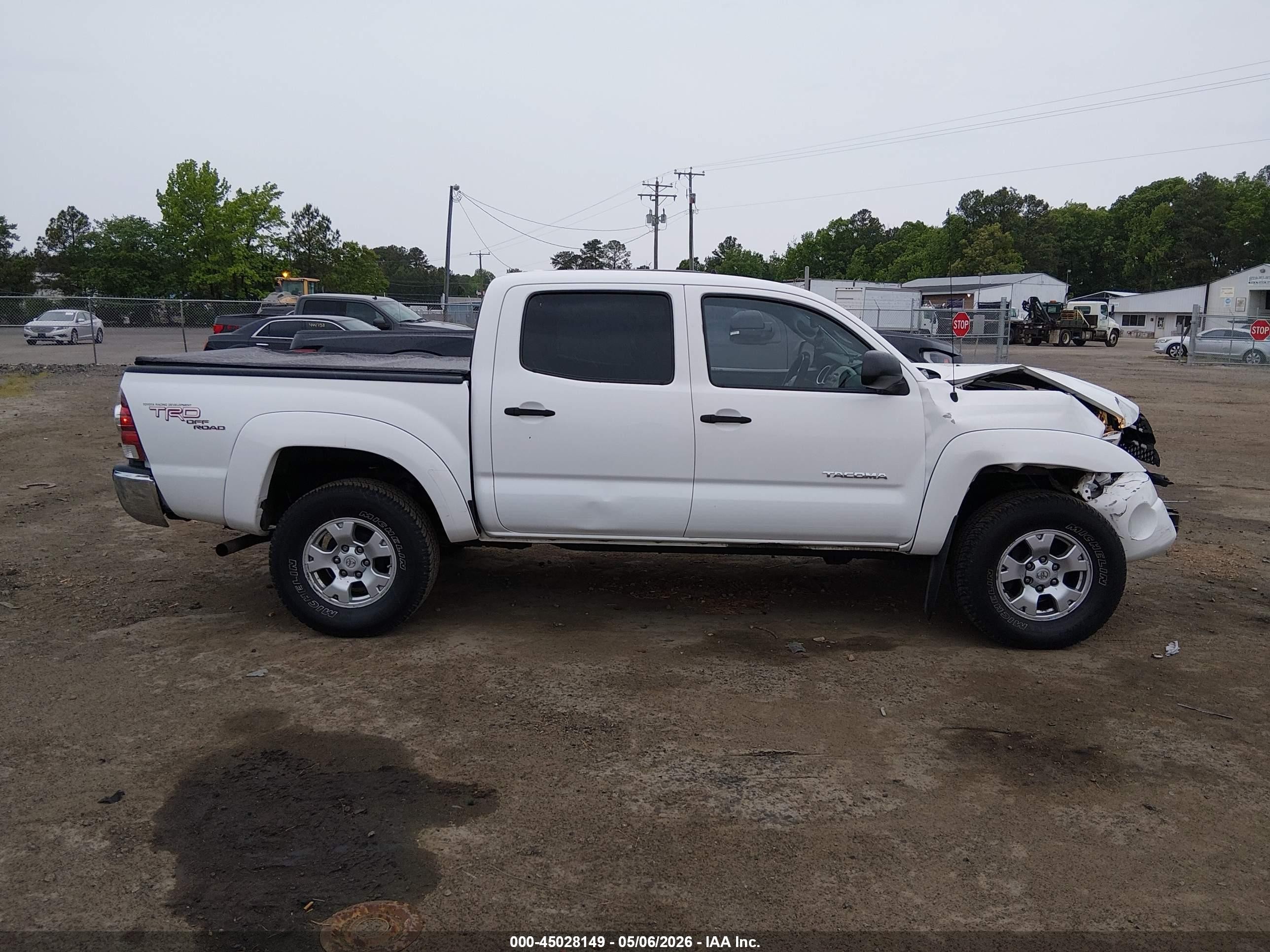 2010 Toyota Tacoma Base V6 White vin: 3TMLU4EN7AM050082