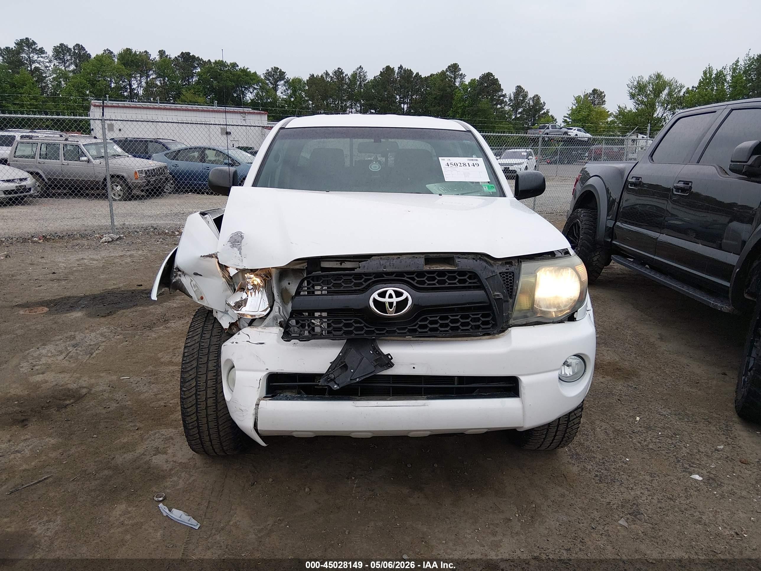 2010 Toyota Tacoma Base V6 White vin: 3TMLU4EN7AM050082