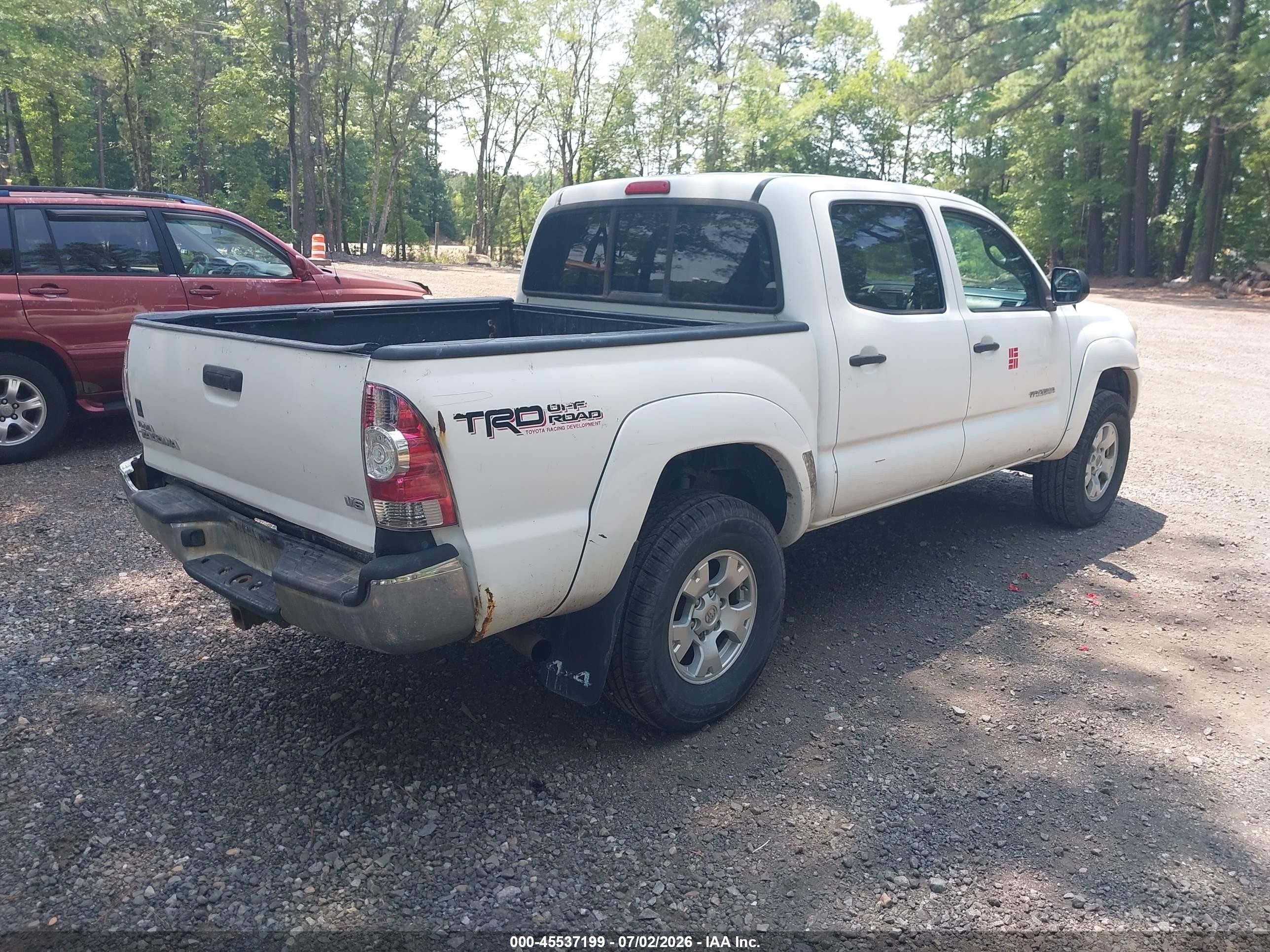 2013 Toyota Tacoma Base V6 White vin: 3TMLU4EN7DM107157