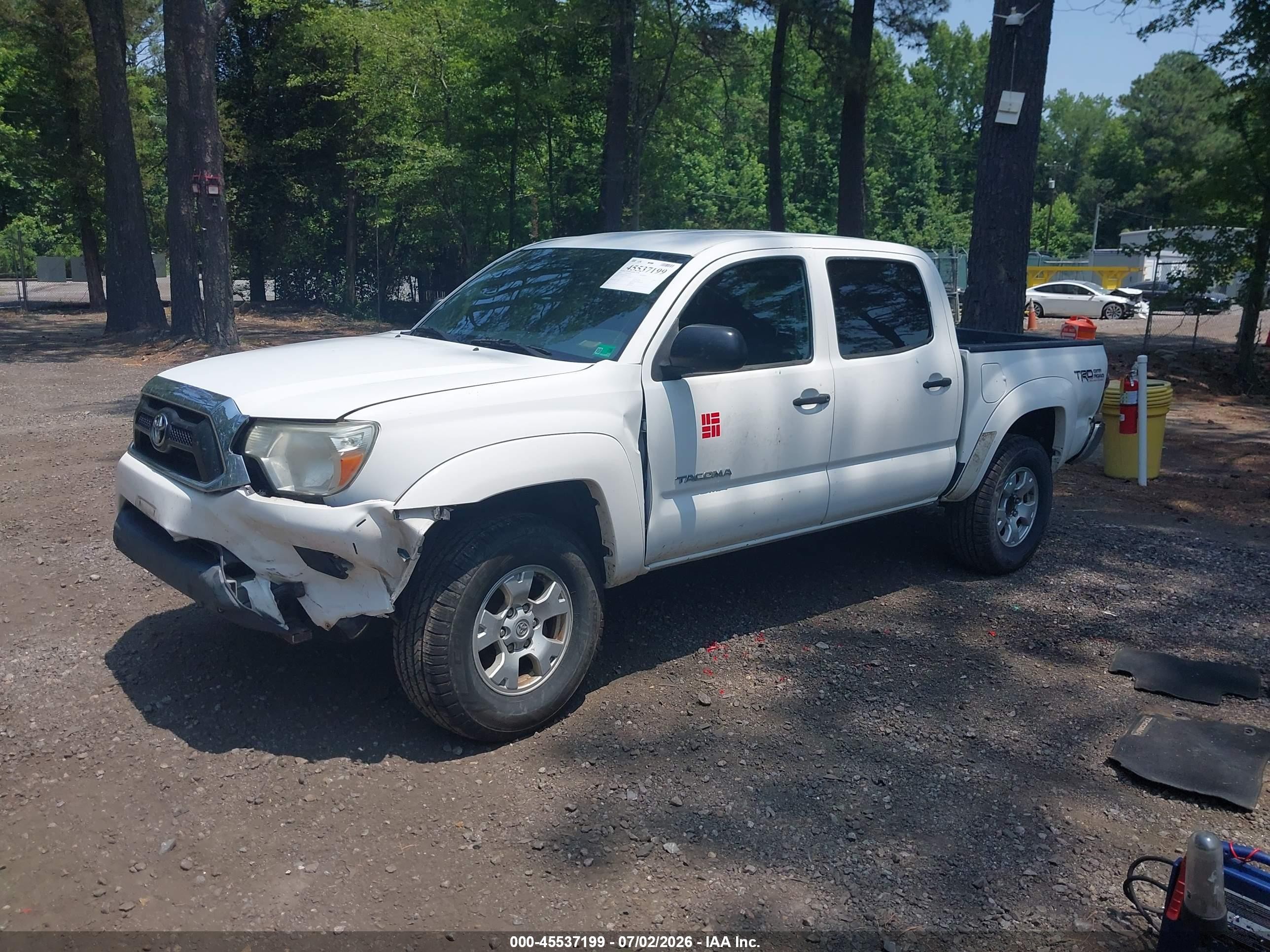 2013 Toyota Tacoma Base V6 White vin: 3TMLU4EN7DM107157