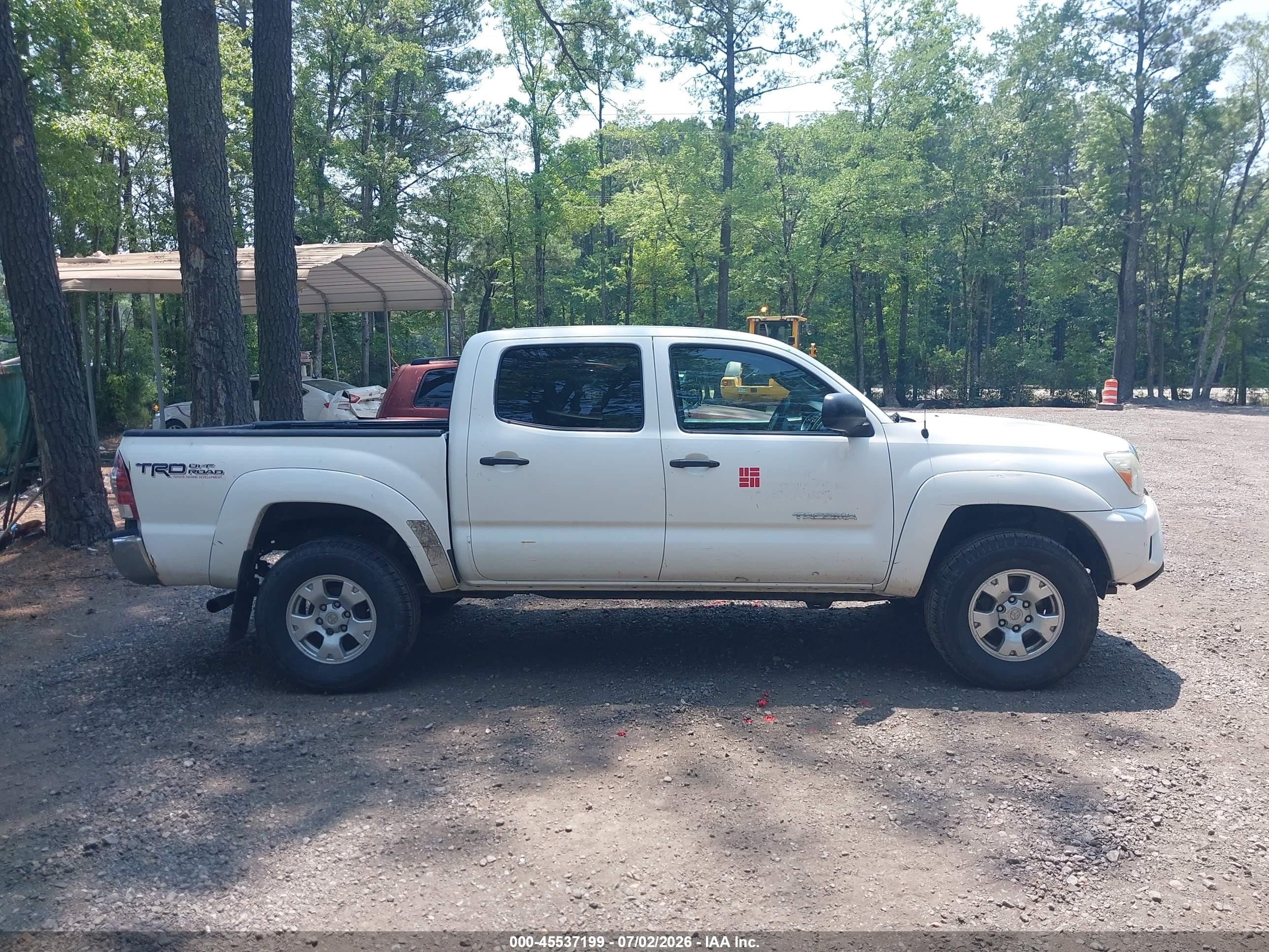 2013 Toyota Tacoma Base V6 White vin: 3TMLU4EN7DM107157