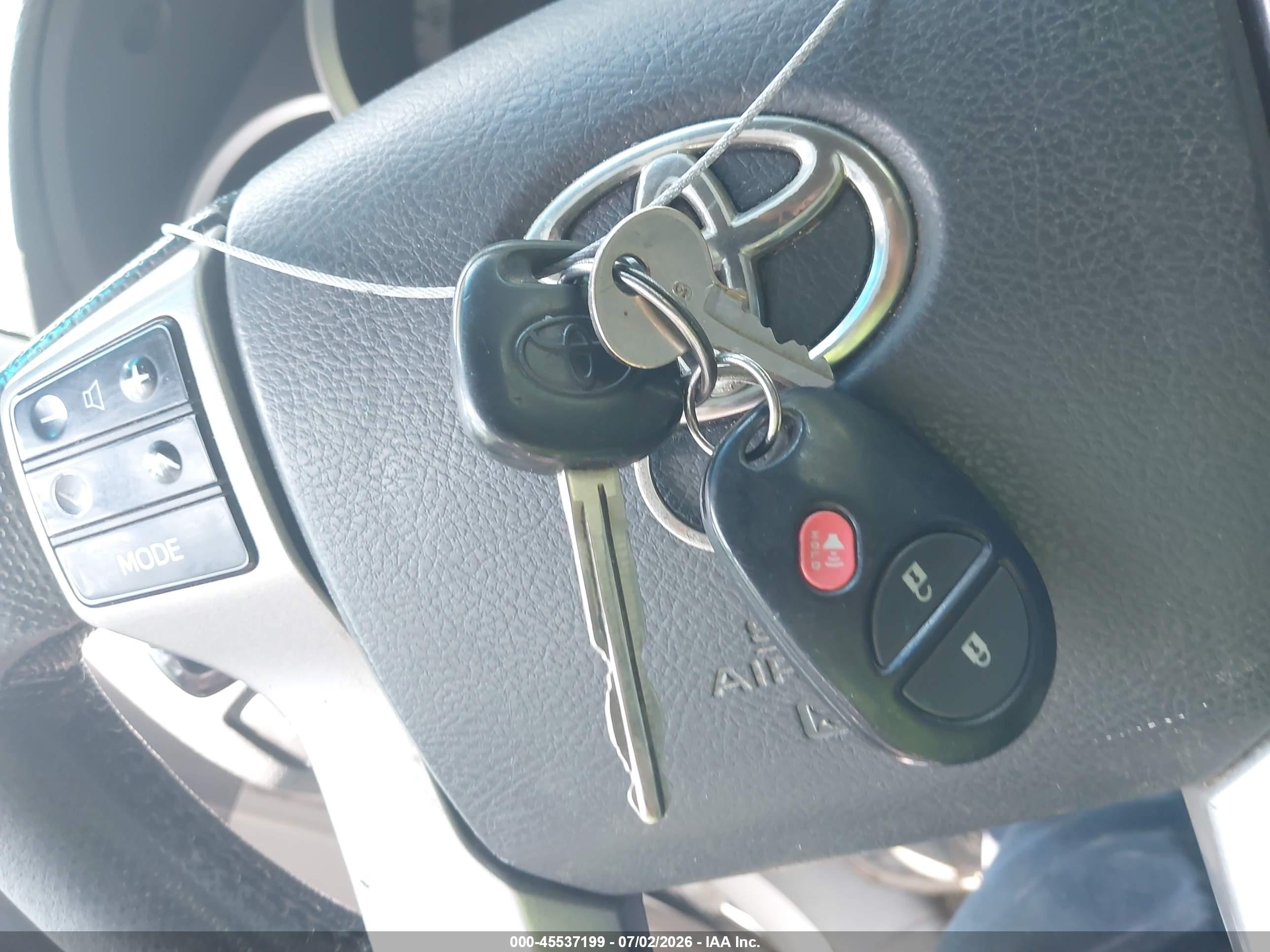 2013 Toyota Tacoma Base V6 White vin: 3TMLU4EN7DM107157