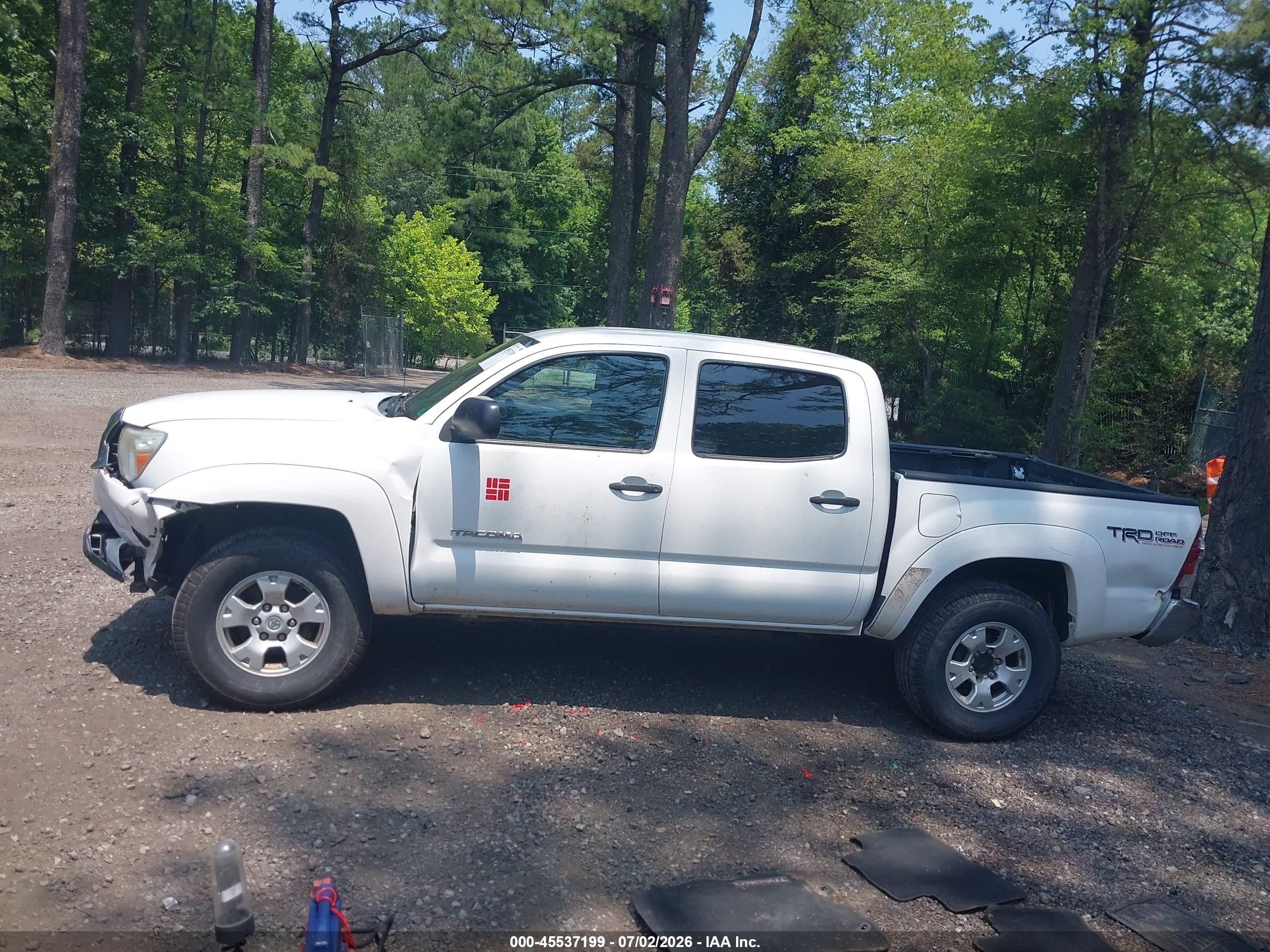 2013 Toyota Tacoma Base V6 White vin: 3TMLU4EN7DM107157