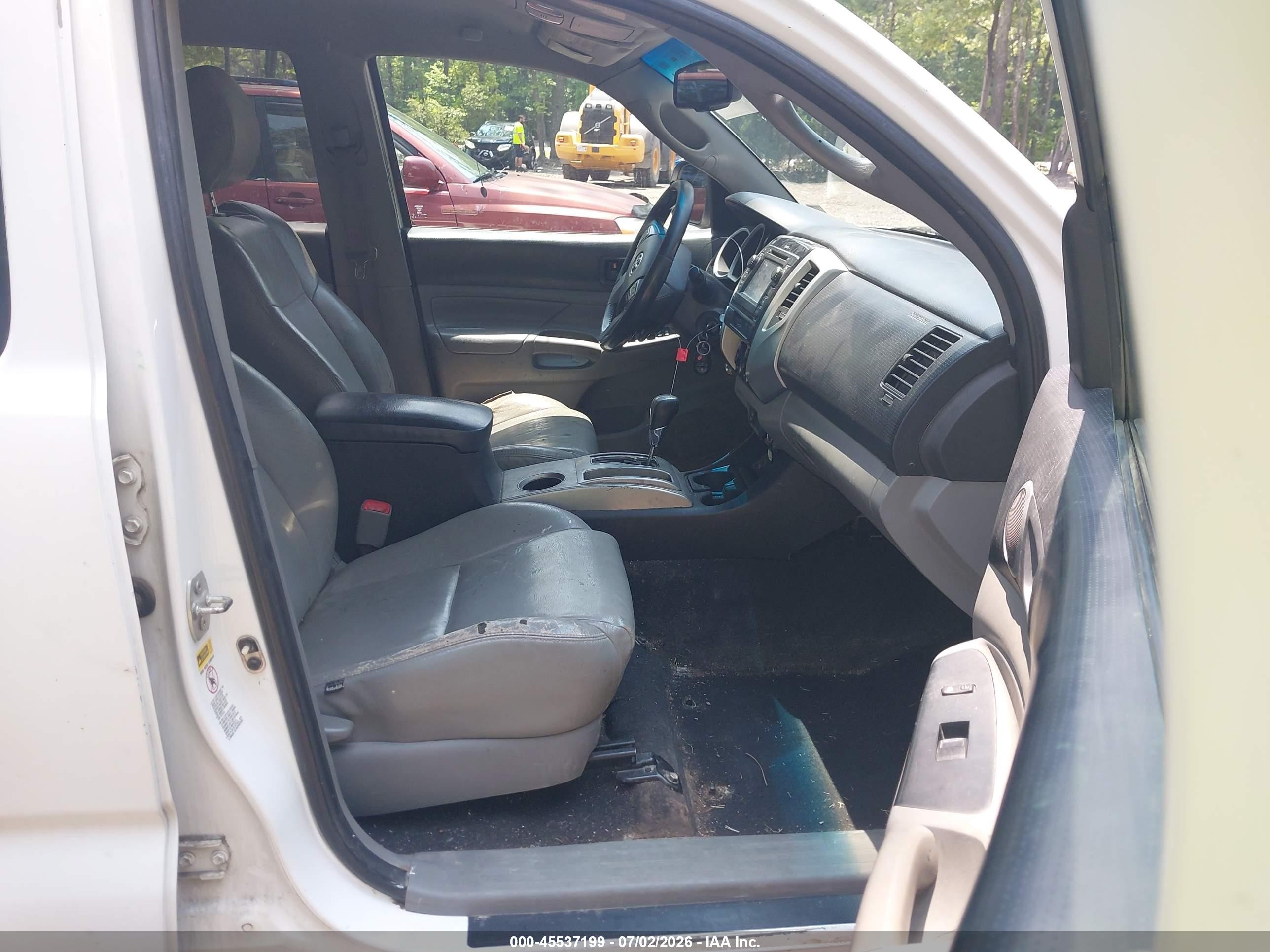 2013 Toyota Tacoma Base V6 White vin: 3TMLU4EN7DM107157