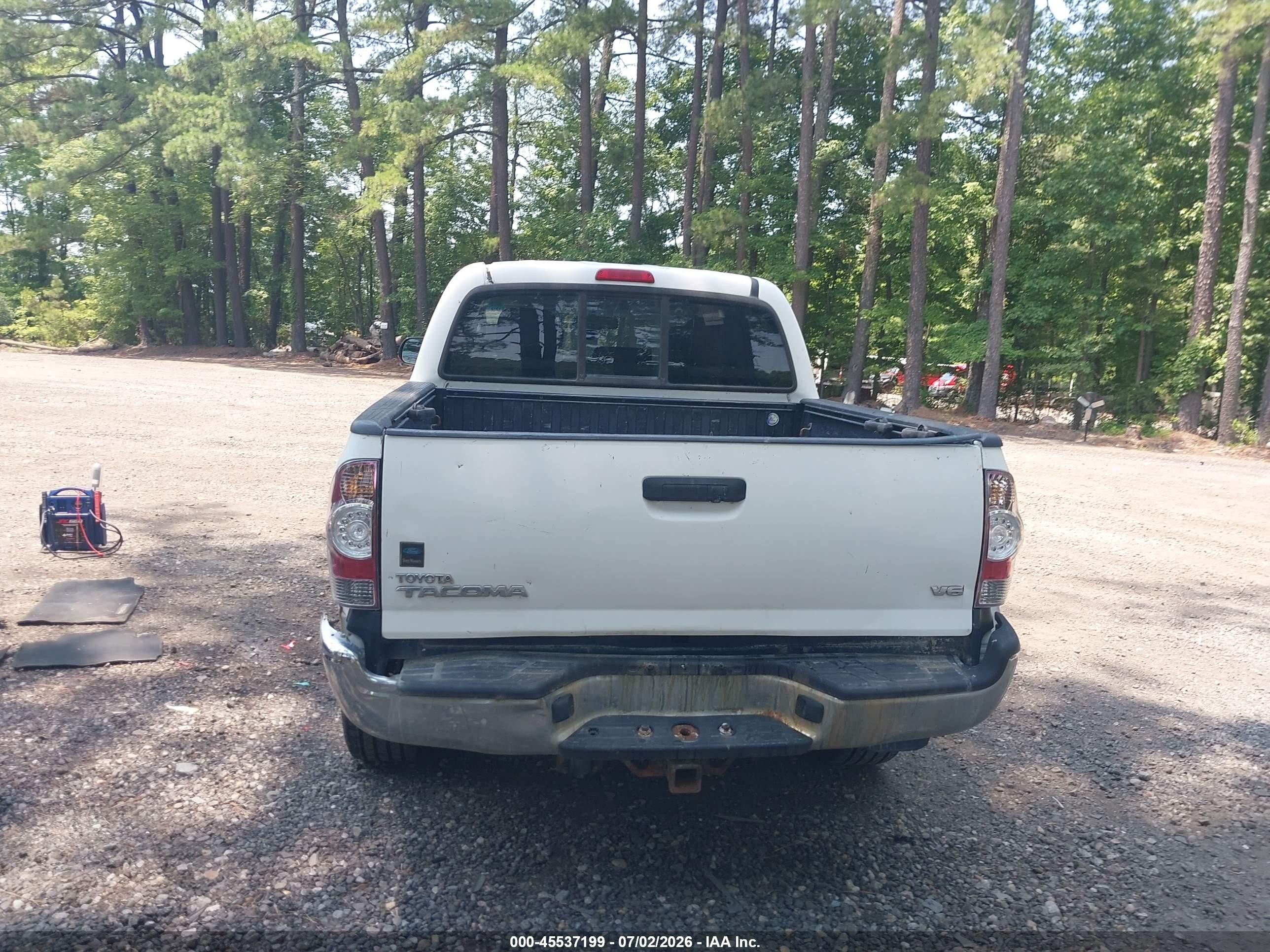 2013 Toyota Tacoma Base V6 White vin: 3TMLU4EN7DM107157