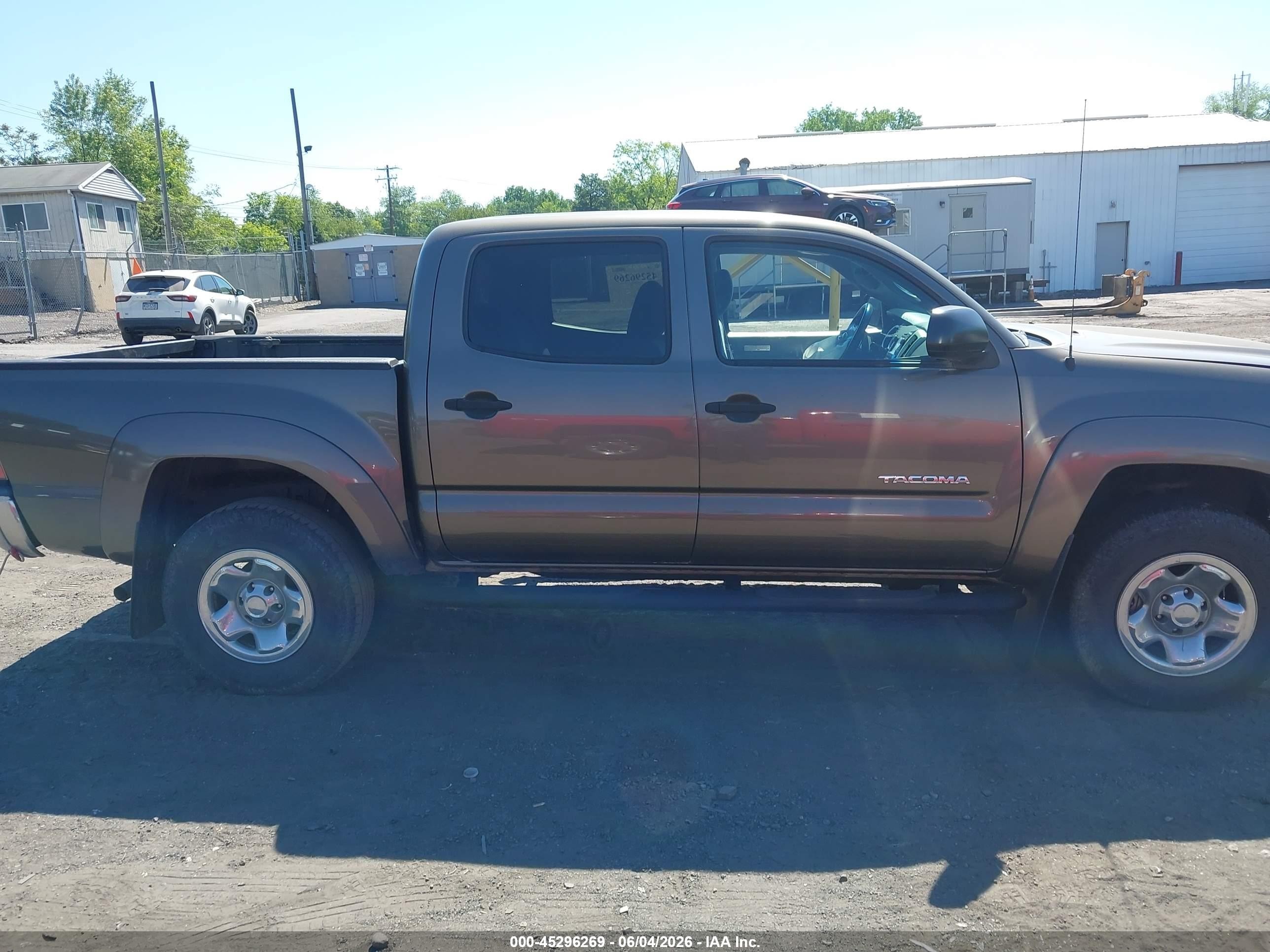 2013 Toyota Tacoma Base V6 Brown vin: 3TMLU4EN7DM112133