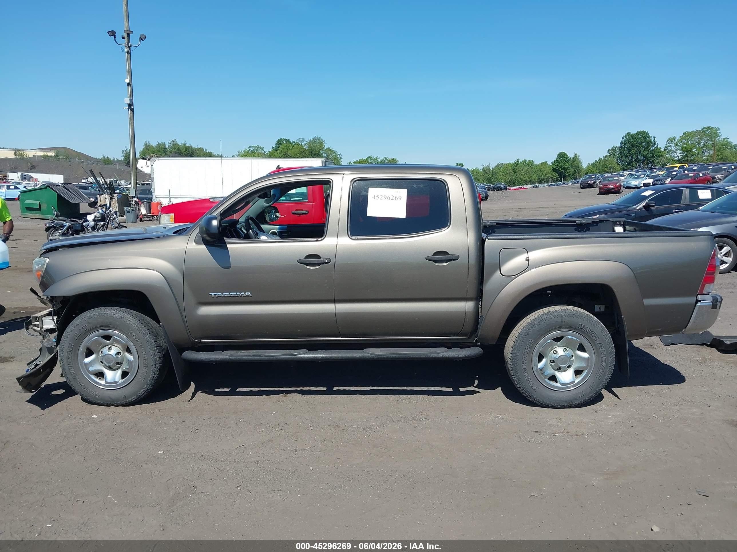 2013 Toyota Tacoma Base V6 Brown vin: 3TMLU4EN7DM112133