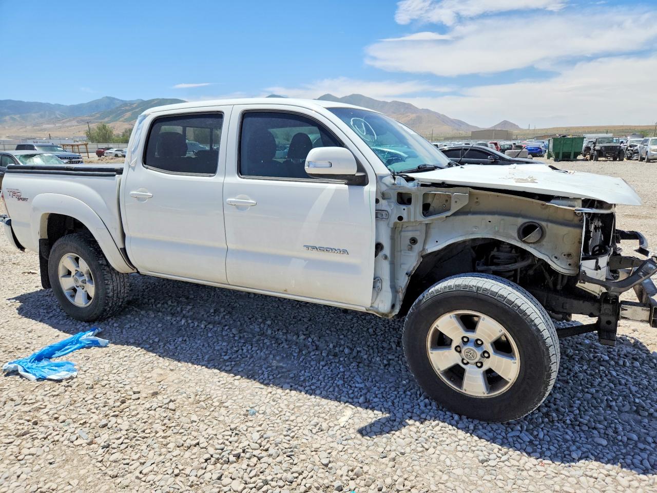 2013 Toyota Tacoma Double Cab White vin: 3TMLU4EN7DM116456