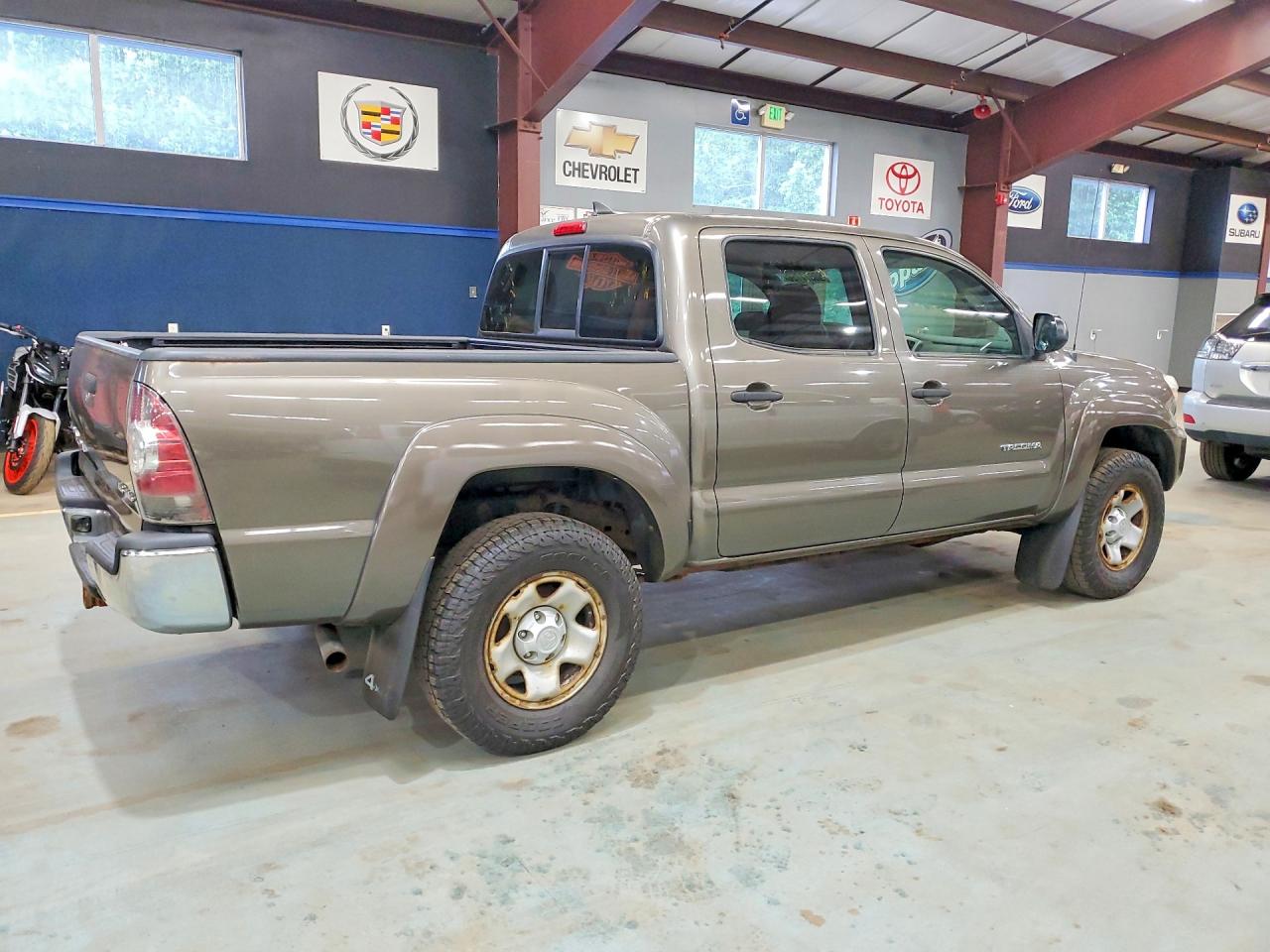 2014 Toyota Tacoma Double Cab Коричневый vin: 3TMLU4EN7EM138264