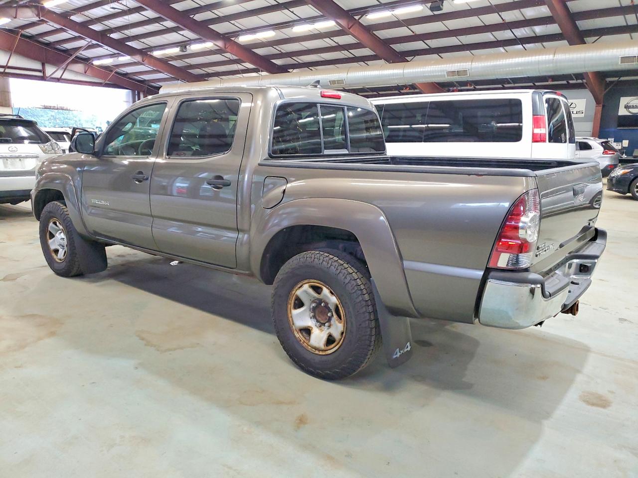 2014 Toyota Tacoma Double Cab Коричневый vin: 3TMLU4EN7EM138264