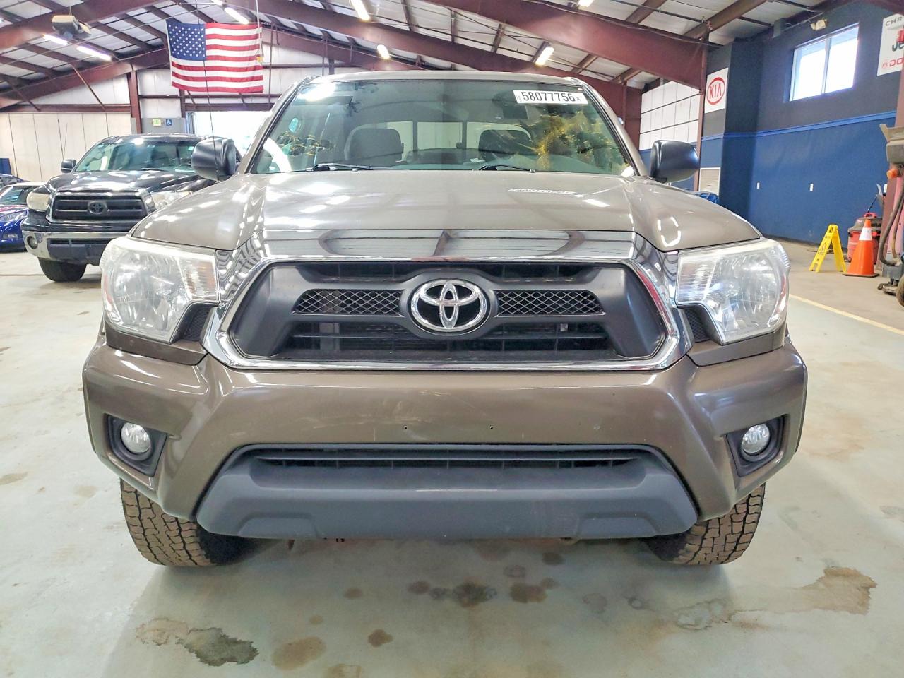 2014 Toyota Tacoma Double Cab Коричневый vin: 3TMLU4EN7EM138264