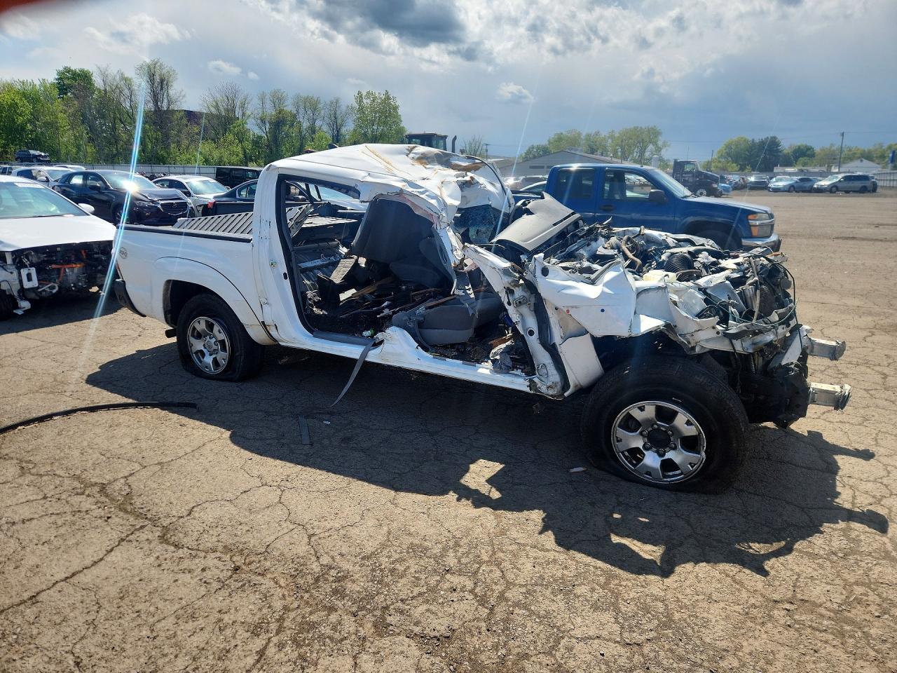 2014 Toyota Tacoma Double Cab White vin: 3TMLU4EN7EM139656