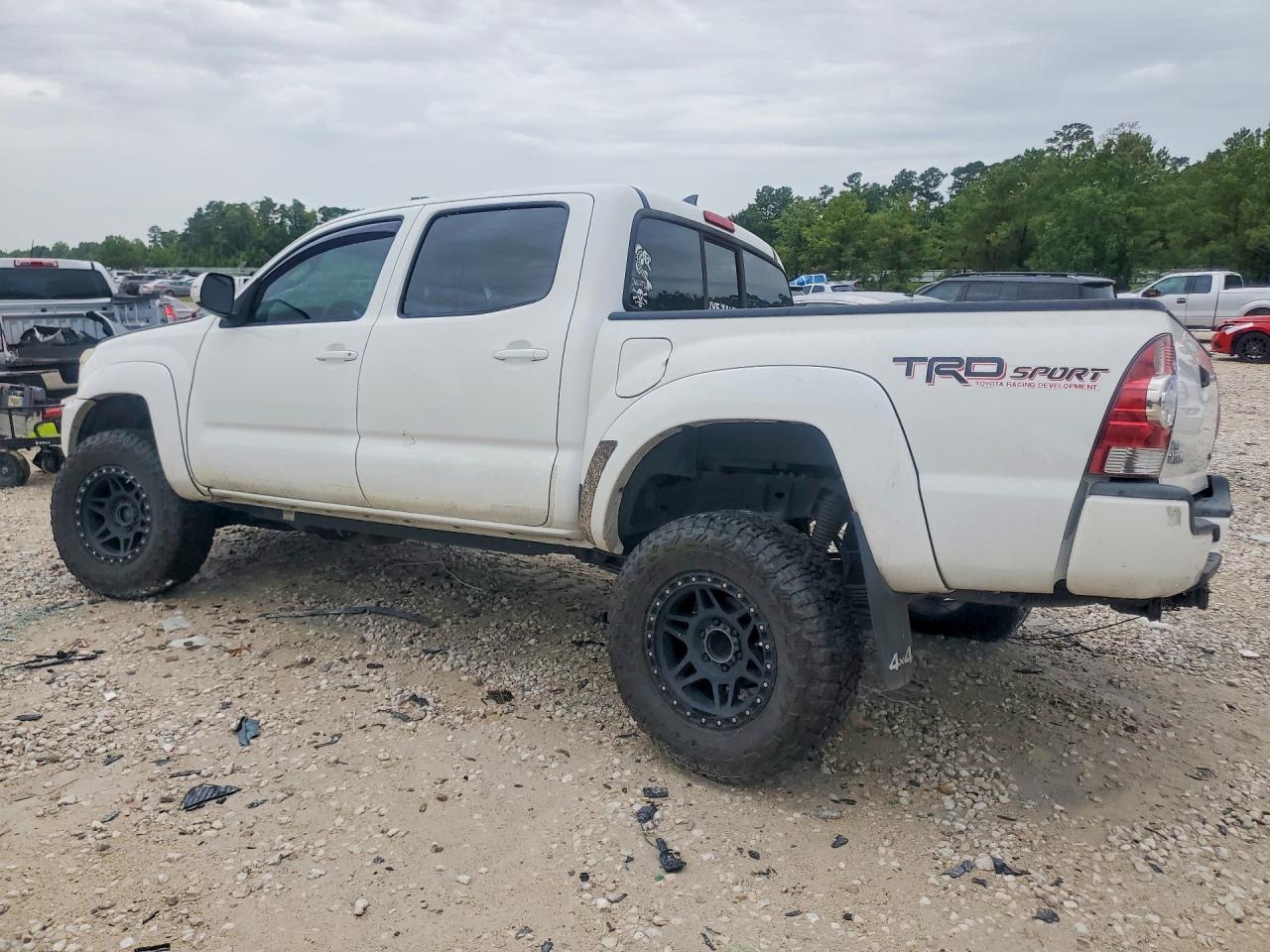 2015 Toyota Tacoma V6 White vin: 3TMLU4EN7FM171072