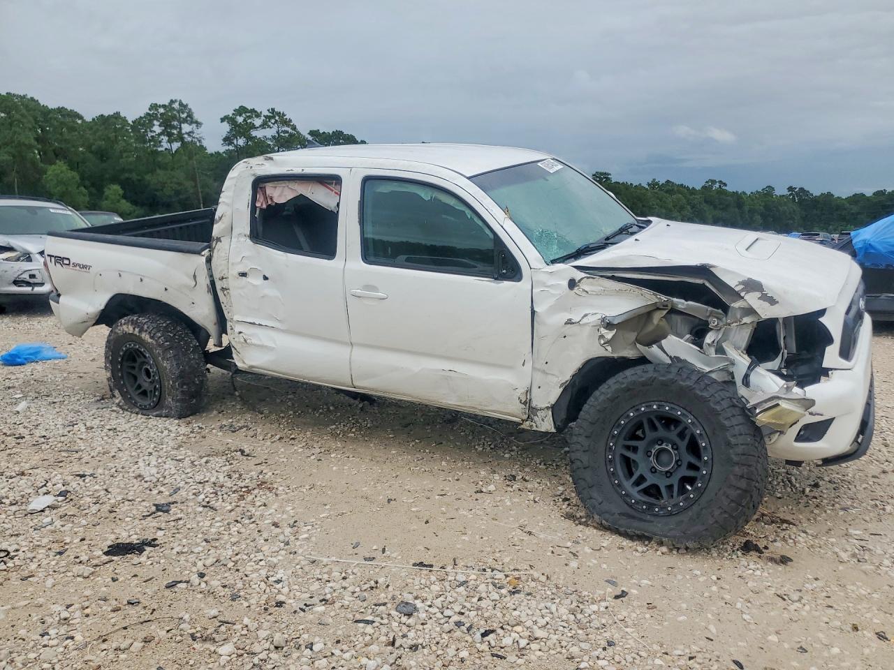 2015 Toyota Tacoma V6 White vin: 3TMLU4EN7FM171072