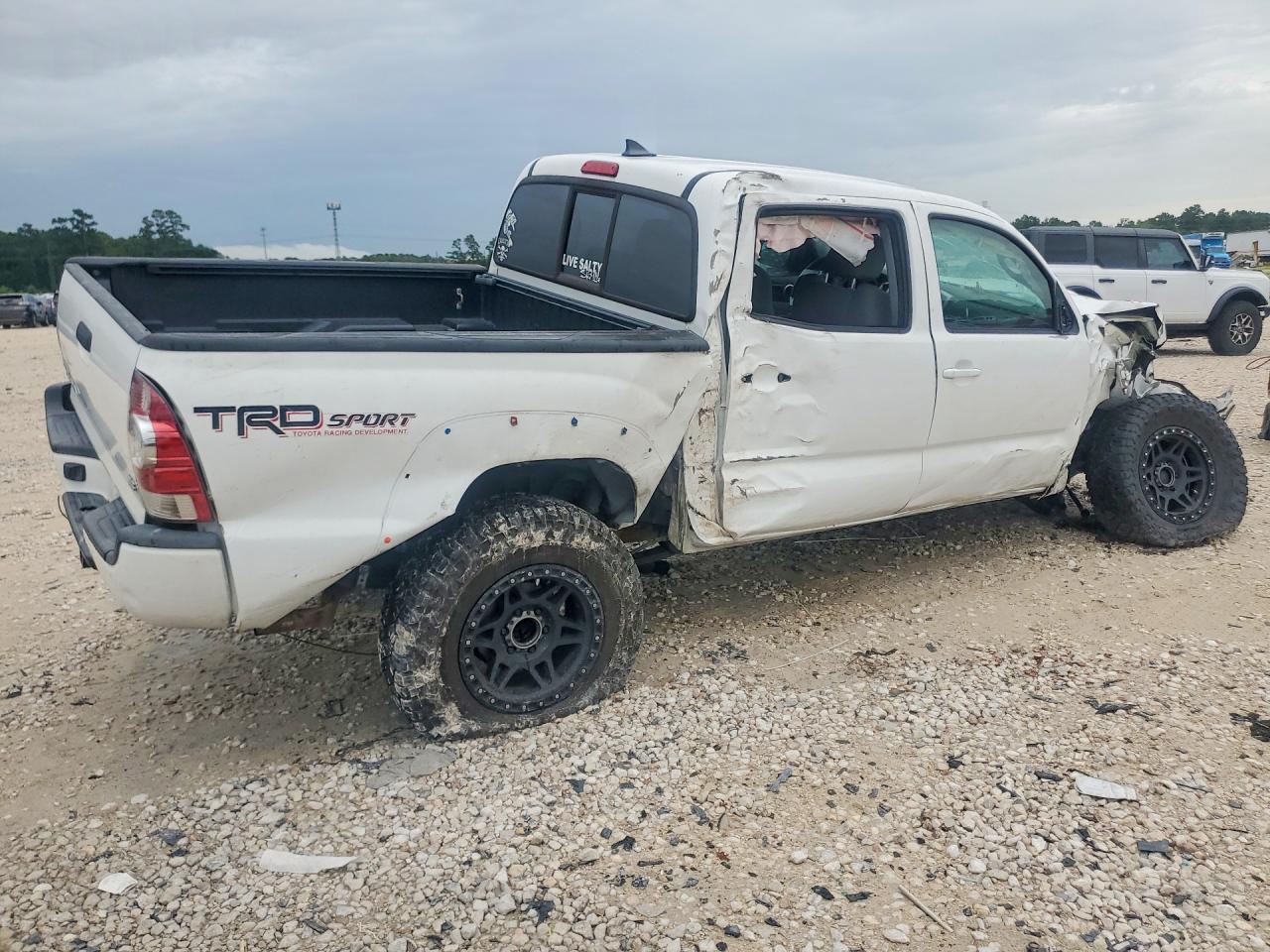 2015 Toyota Tacoma V6 White vin: 3TMLU4EN7FM171072