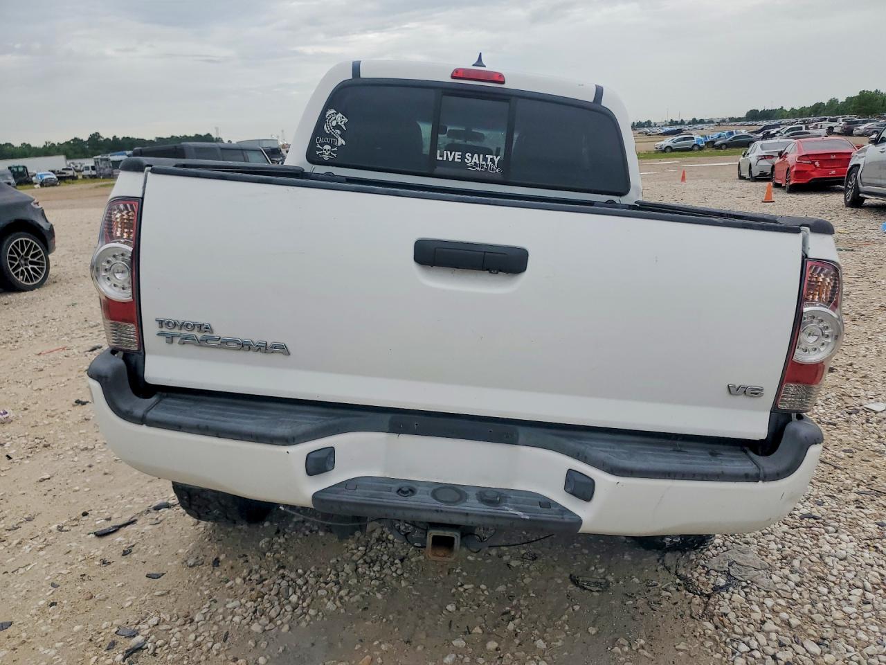 2015 Toyota Tacoma V6 White vin: 3TMLU4EN7FM171072
