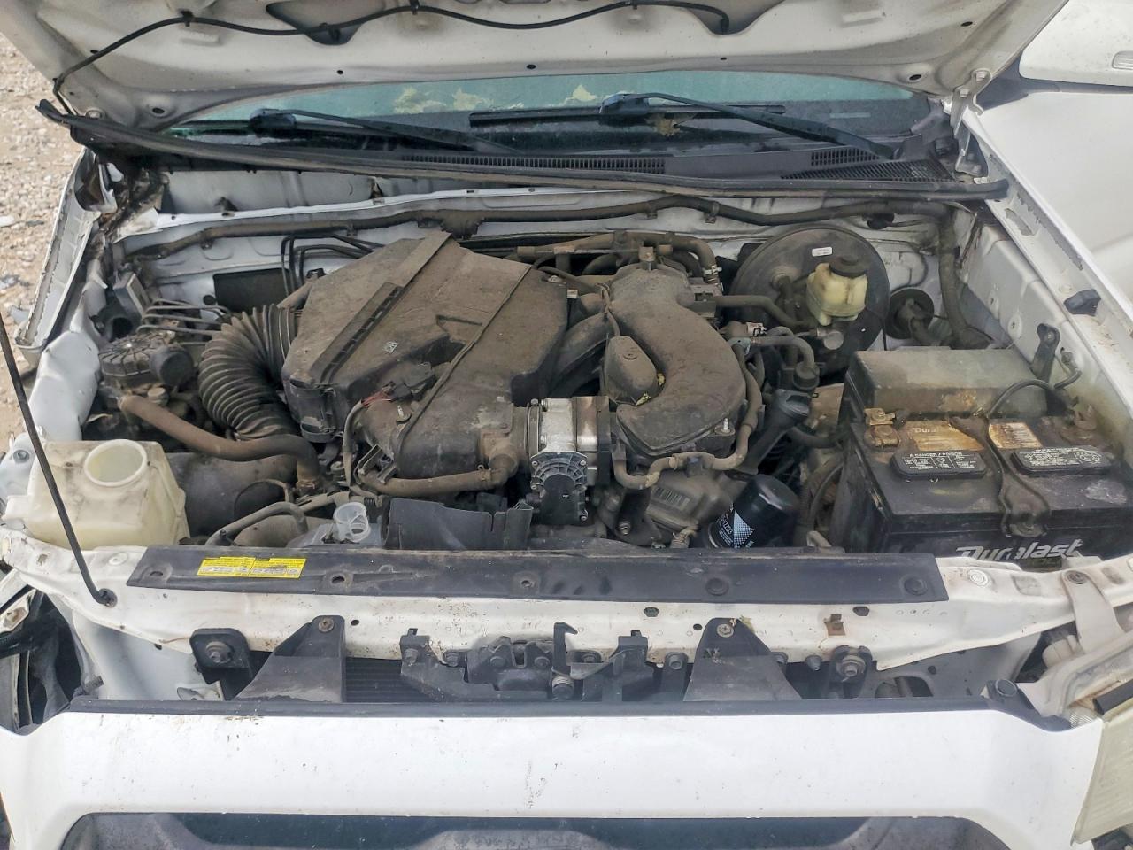 2015 Toyota Tacoma V6 White vin: 3TMLU4EN7FM171072