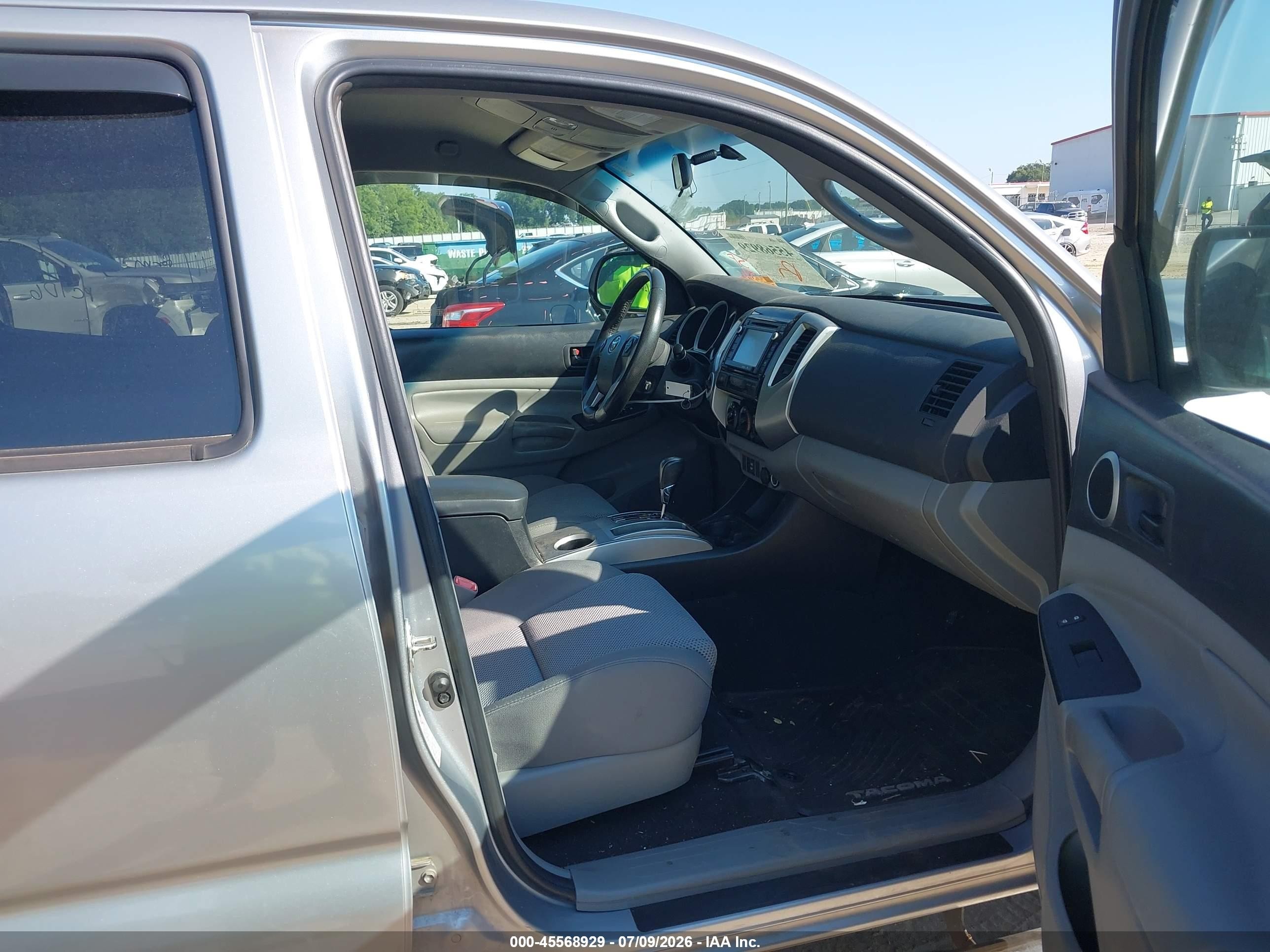 2015 Toyota Tacoma Base V6 Silver vin: 3TMLU4EN7FM174702