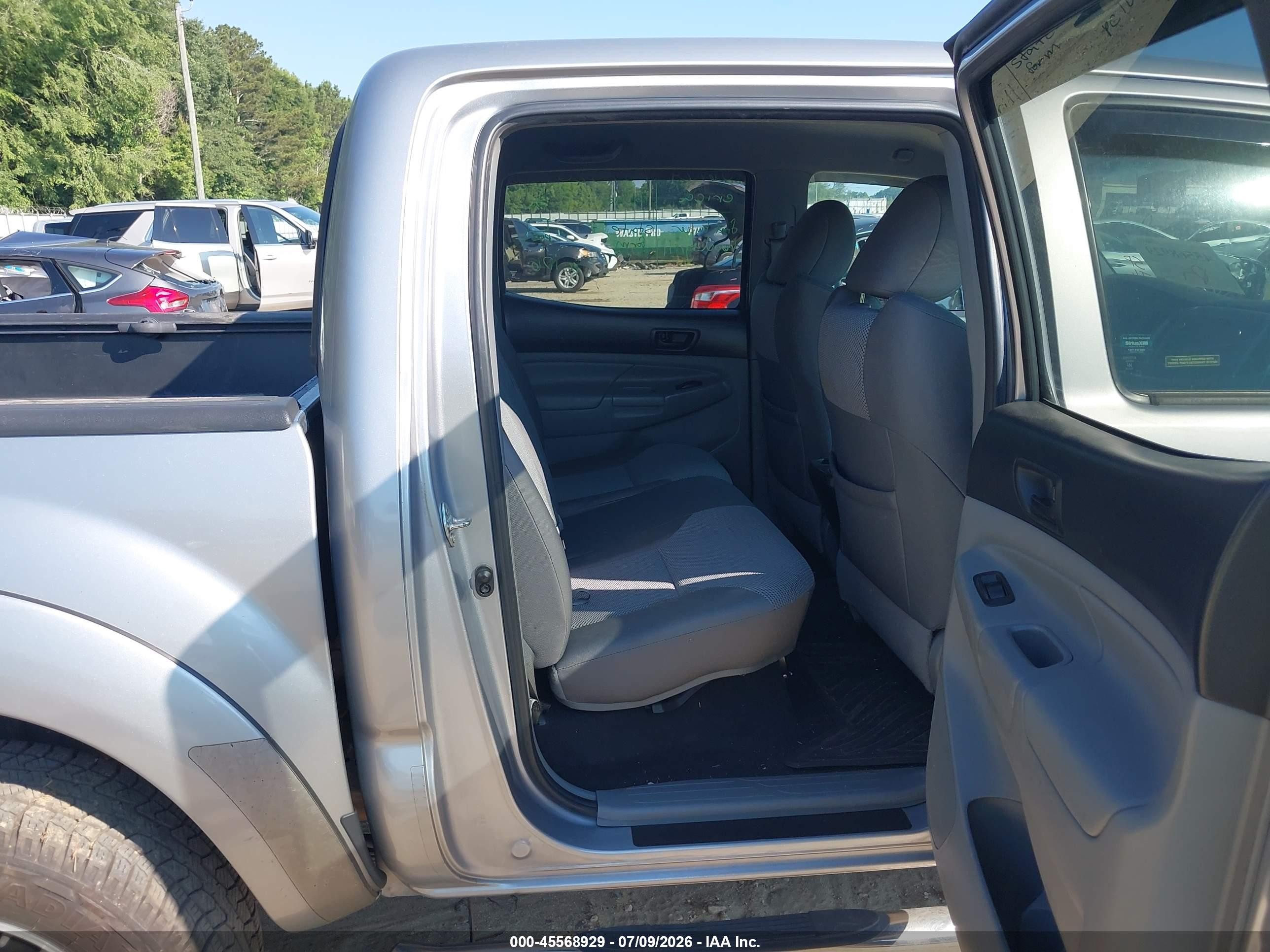 2015 Toyota Tacoma Base V6 Silver vin: 3TMLU4EN7FM174702