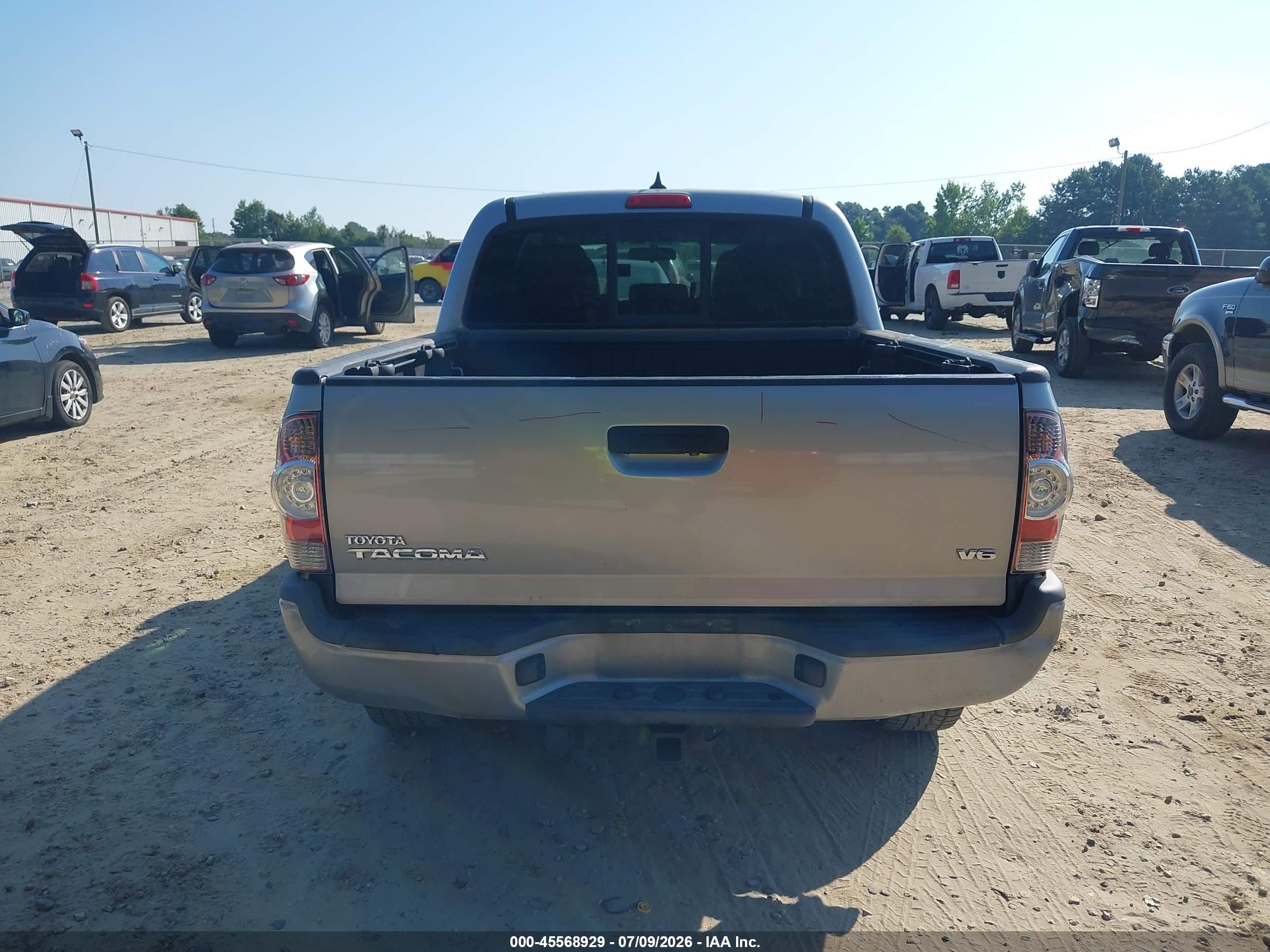2015 Toyota Tacoma Base V6 Silver vin: 3TMLU4EN7FM174702