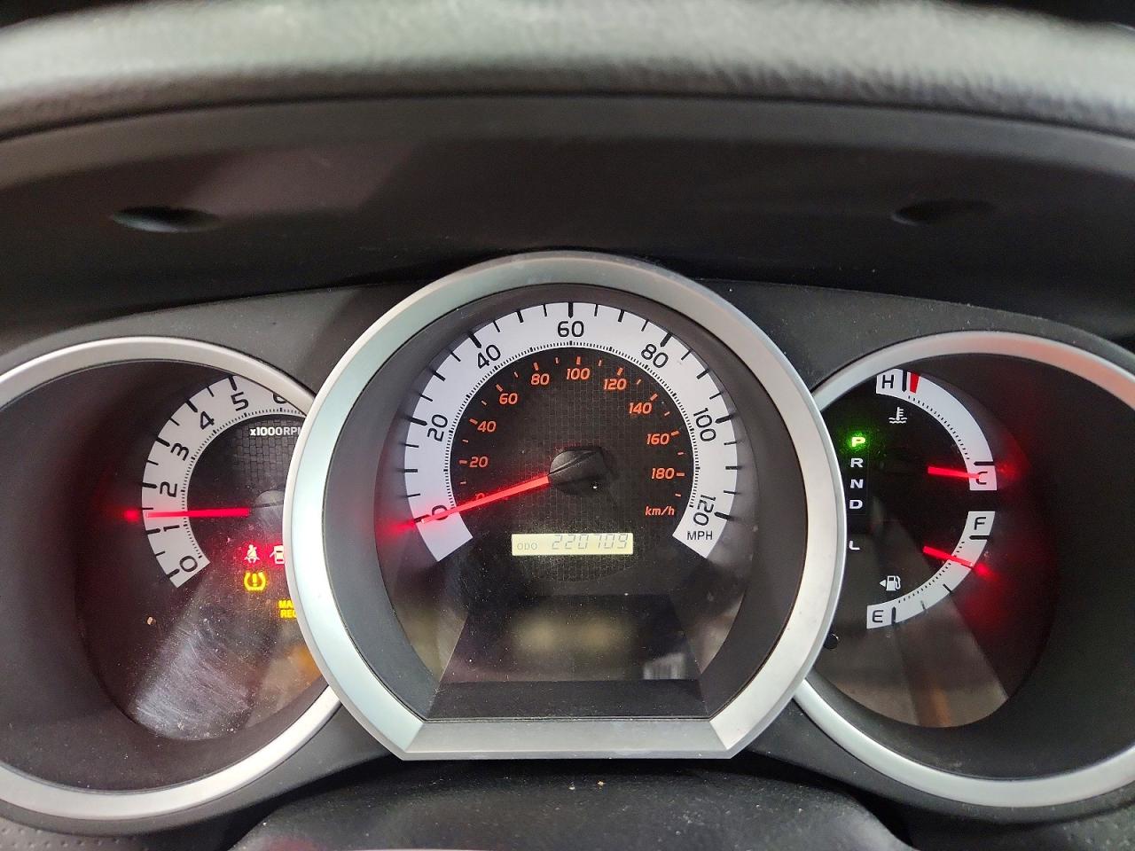 2015 Toyota Tacoma V6 Silver vin: 3TMLU4EN7FM174781