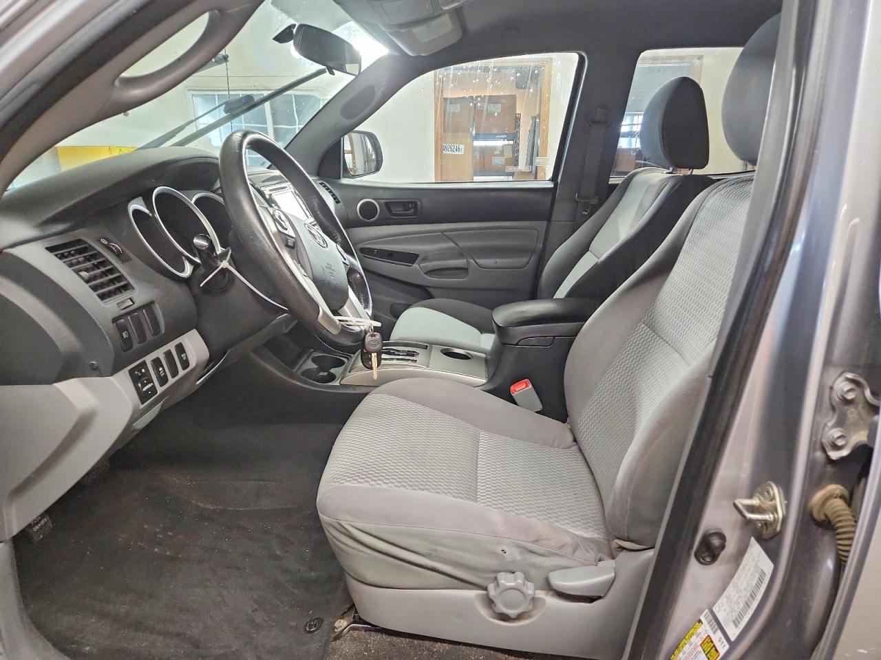 2015 Toyota Tacoma V6 Silver vin: 3TMLU4EN7FM174781