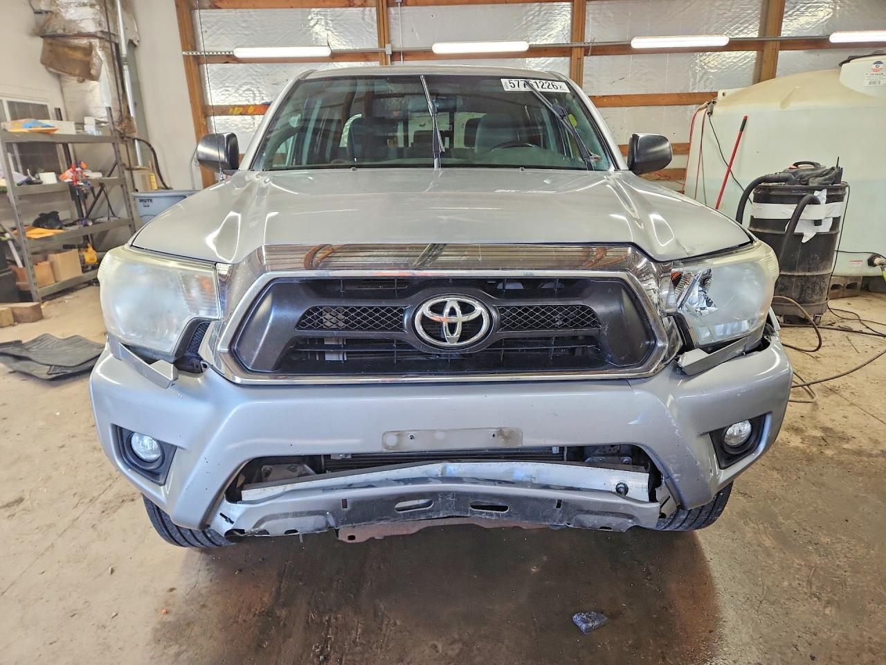 2015 Toyota Tacoma V6 Silver vin: 3TMLU4EN7FM174781