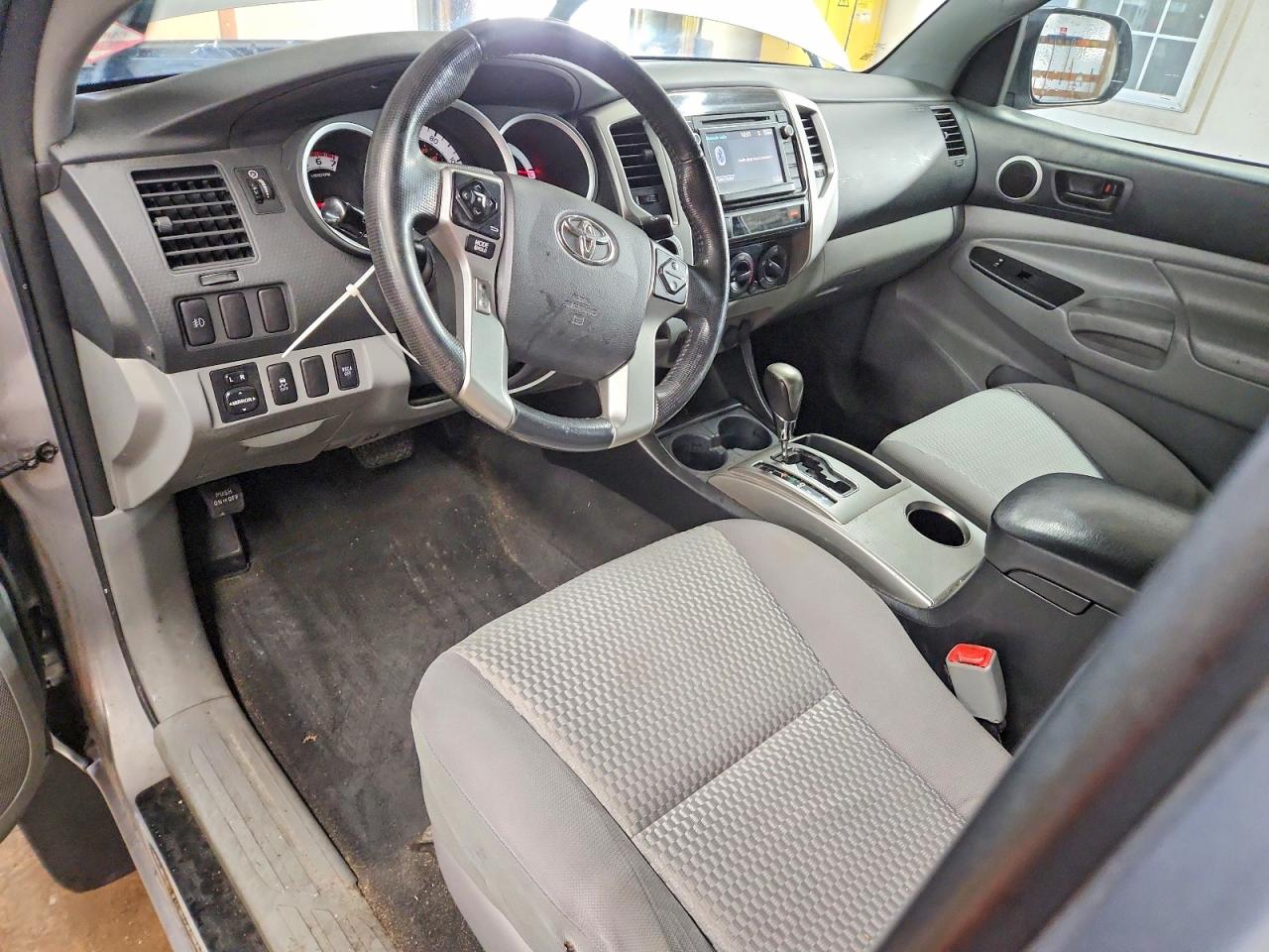 2015 Toyota Tacoma V6 Silver vin: 3TMLU4EN7FM174781