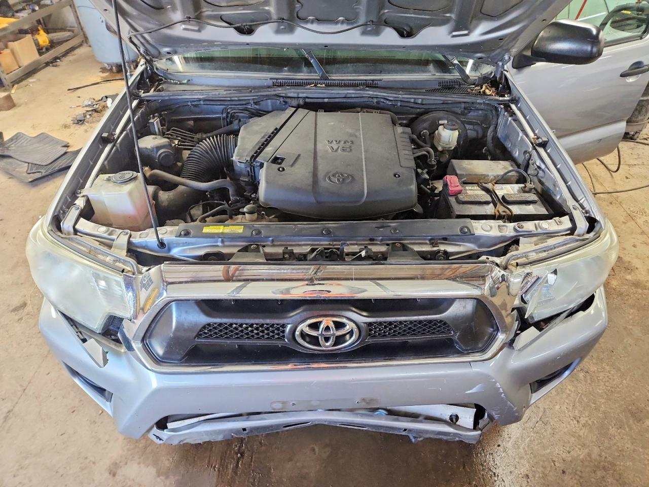 2015 Toyota Tacoma V6 Silver vin: 3TMLU4EN7FM174781