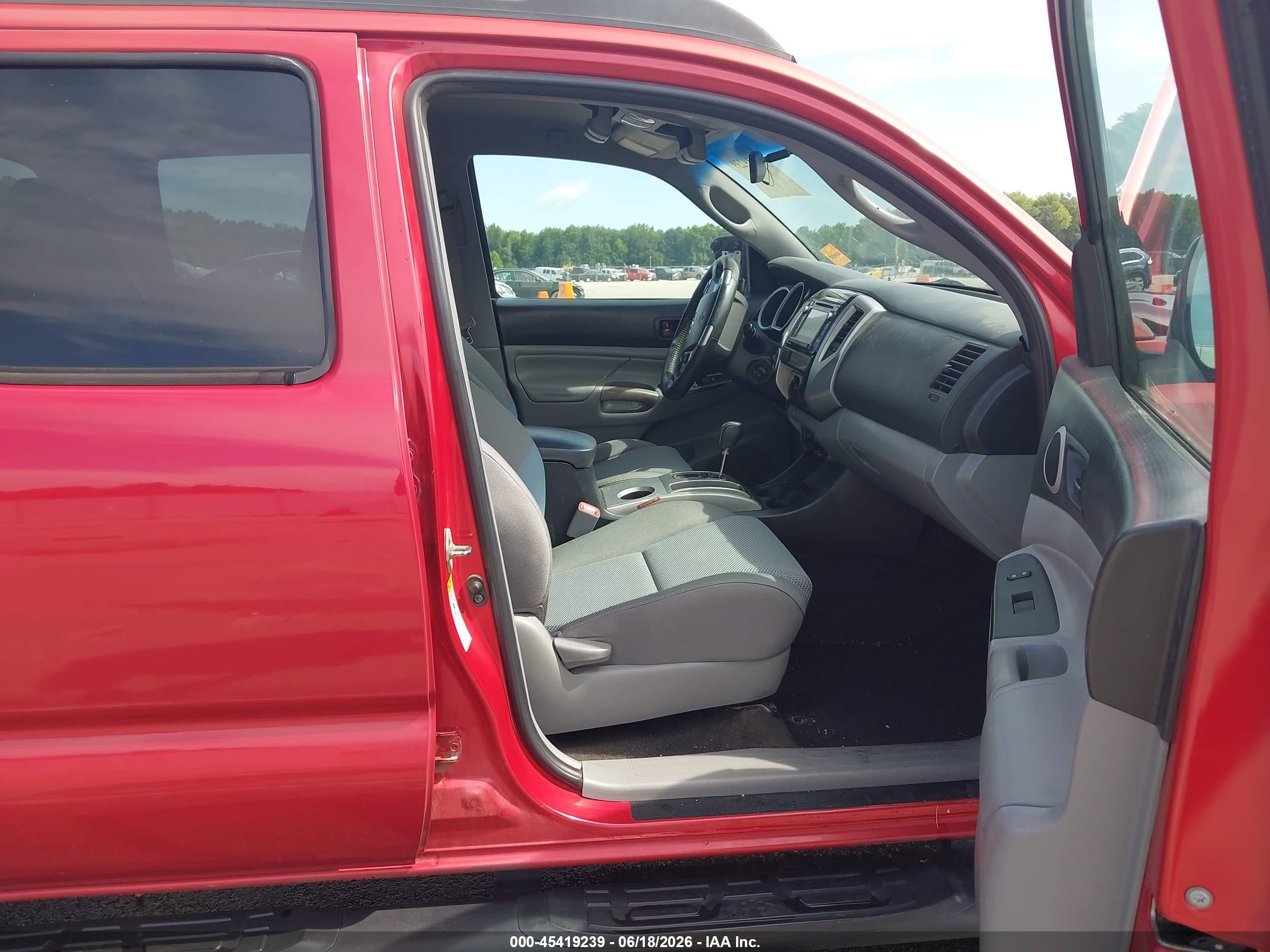 2015 Toyota Tacoma Base V6 Red vin: 3TMLU4EN7FM185070