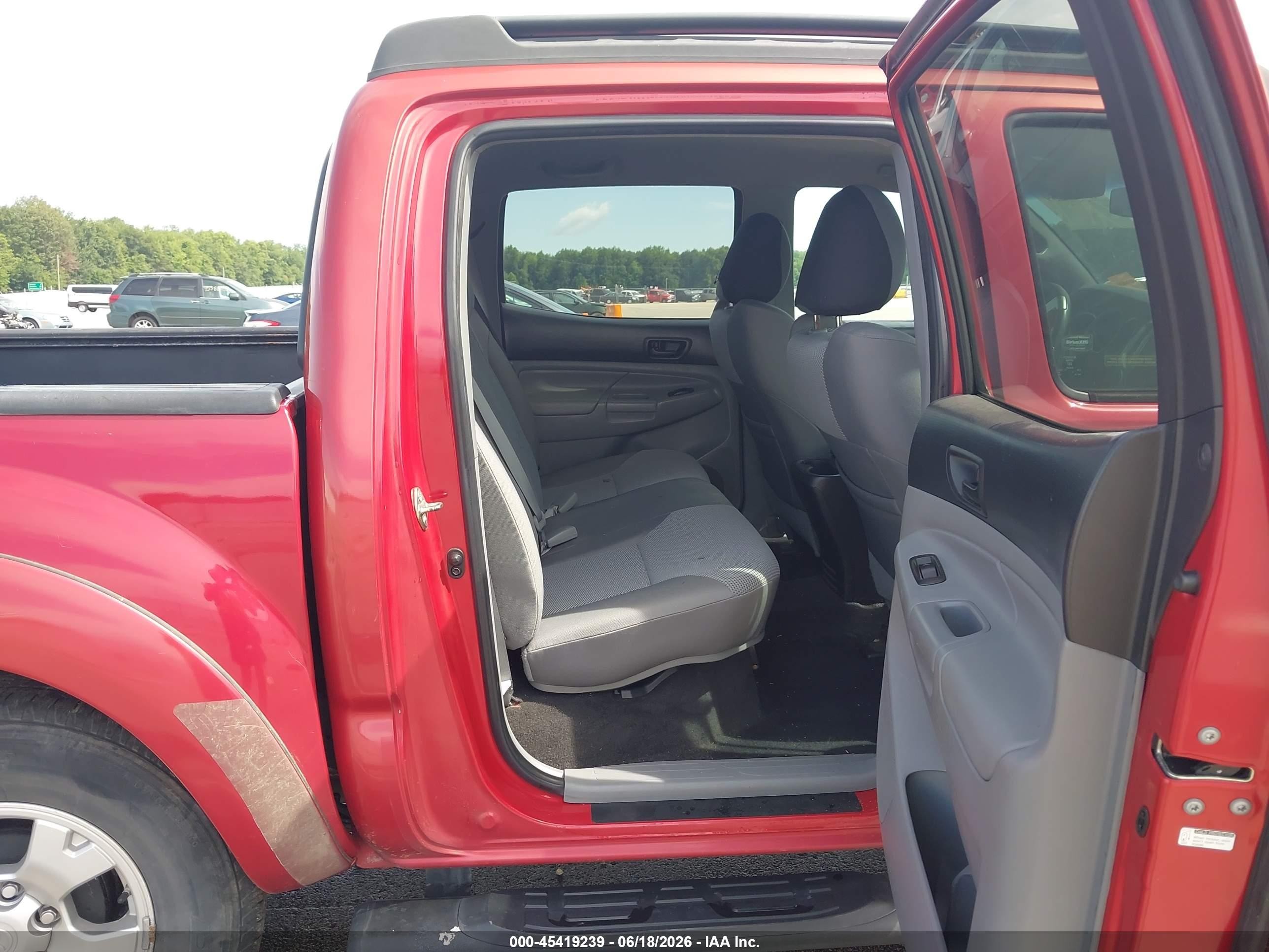 2015 Toyota Tacoma Base V6 Red vin: 3TMLU4EN7FM185070