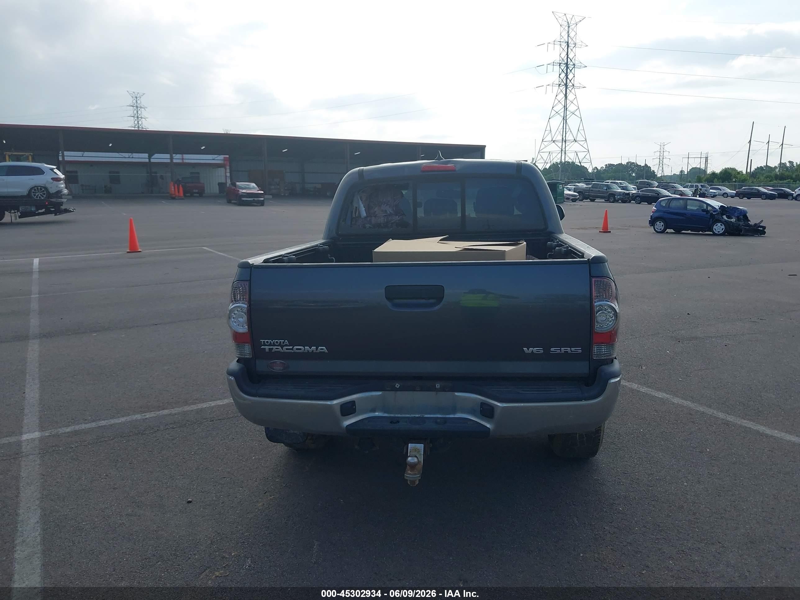 2015 Toyota Tacoma Base V6 Gray vin: 3TMLU4EN7FM196635