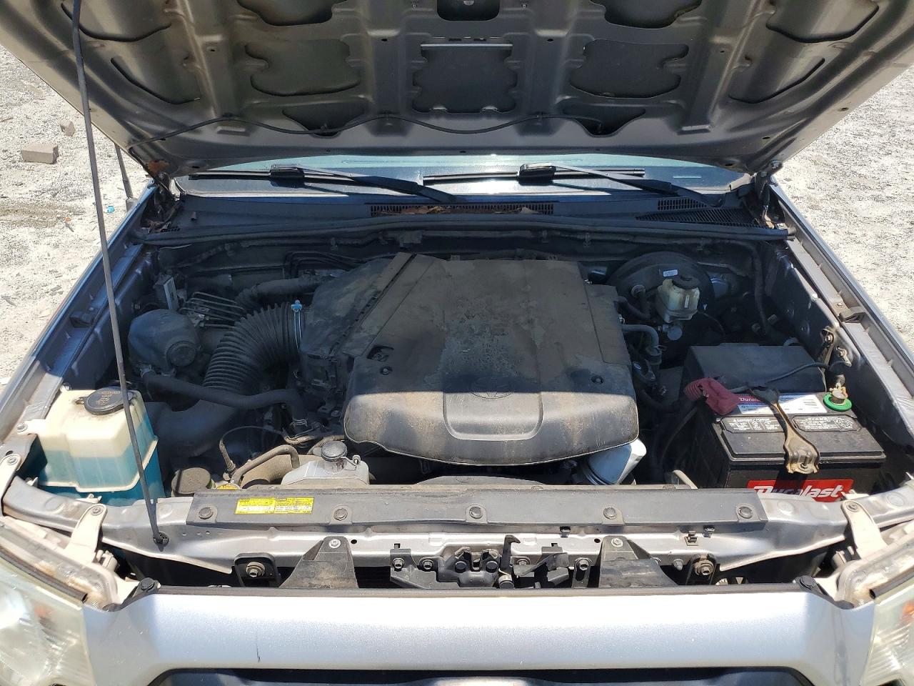 2015 Toyota Tacoma V6 Silver vin: 3TMLU4EN7FM198255